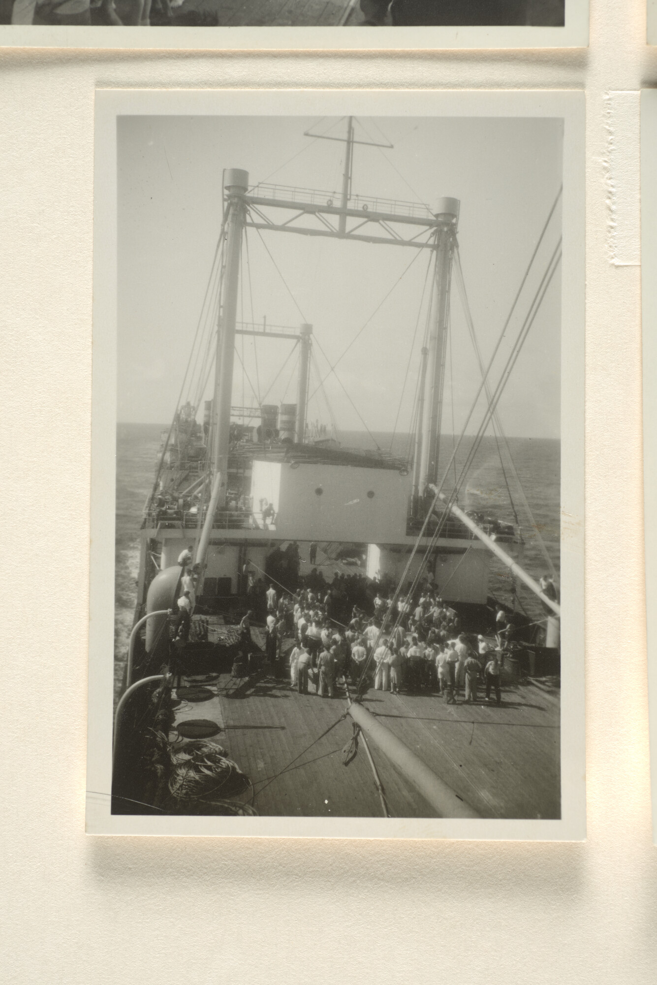 1996.0580; Fotoimpressies van de walvisverwerking en leven aan boord van het walvismoederschip ms. Willem Barendsz (I); fotoreportage