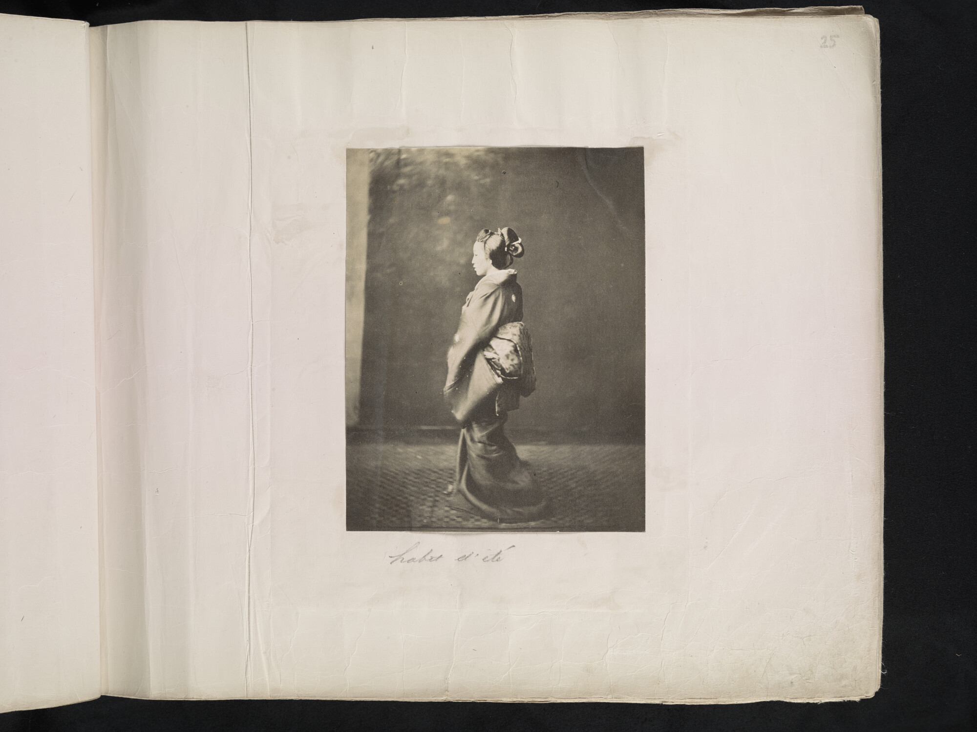 S.3628(02); Album nr. 1 uit een serie van drie van de Nederlandse consul in Japan Dirk de Graeff van Polsbroek; fotoalbum