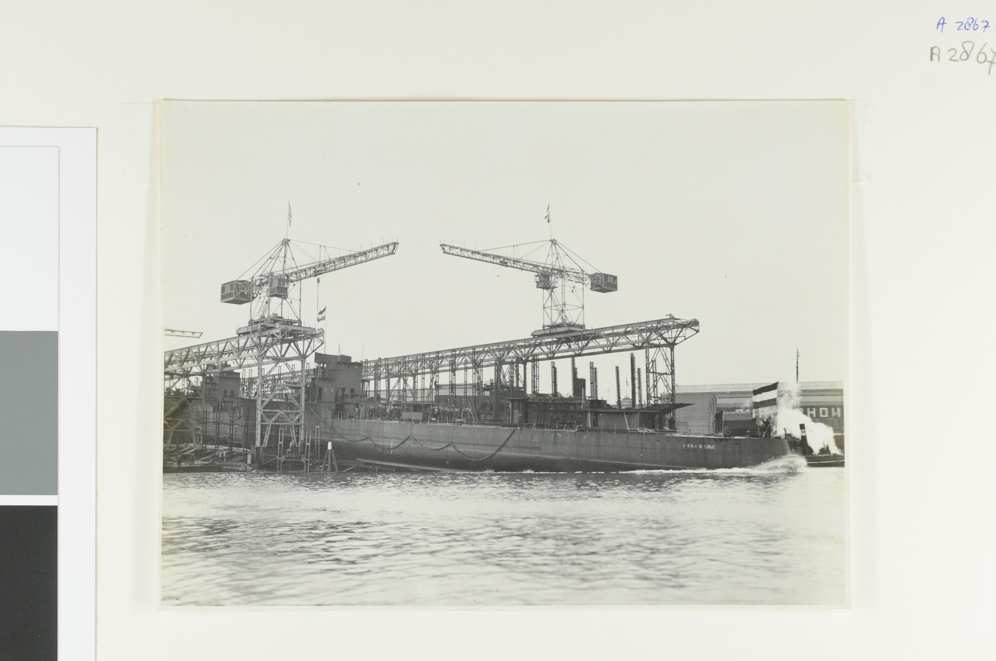 A.2867(01)033; De tewaterlating van de torpedobootjager Hr.Ms. 'Banckert' bij Burgerhout's Machinefabriek en Scheepswerf te Rotterdam; foto