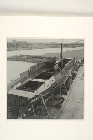 S.5219(12)0106; Foto's van de bouw van het Finse vrachtschip ss. 'Pamilo' voor Enso Gutzeit te Helsinki op de dwarshelling van de ASM; fotoreportage