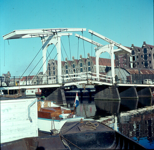 S.9100(2851); Dia van brug naar Prinseneiland, Sloterdijkerbrug; diapositief