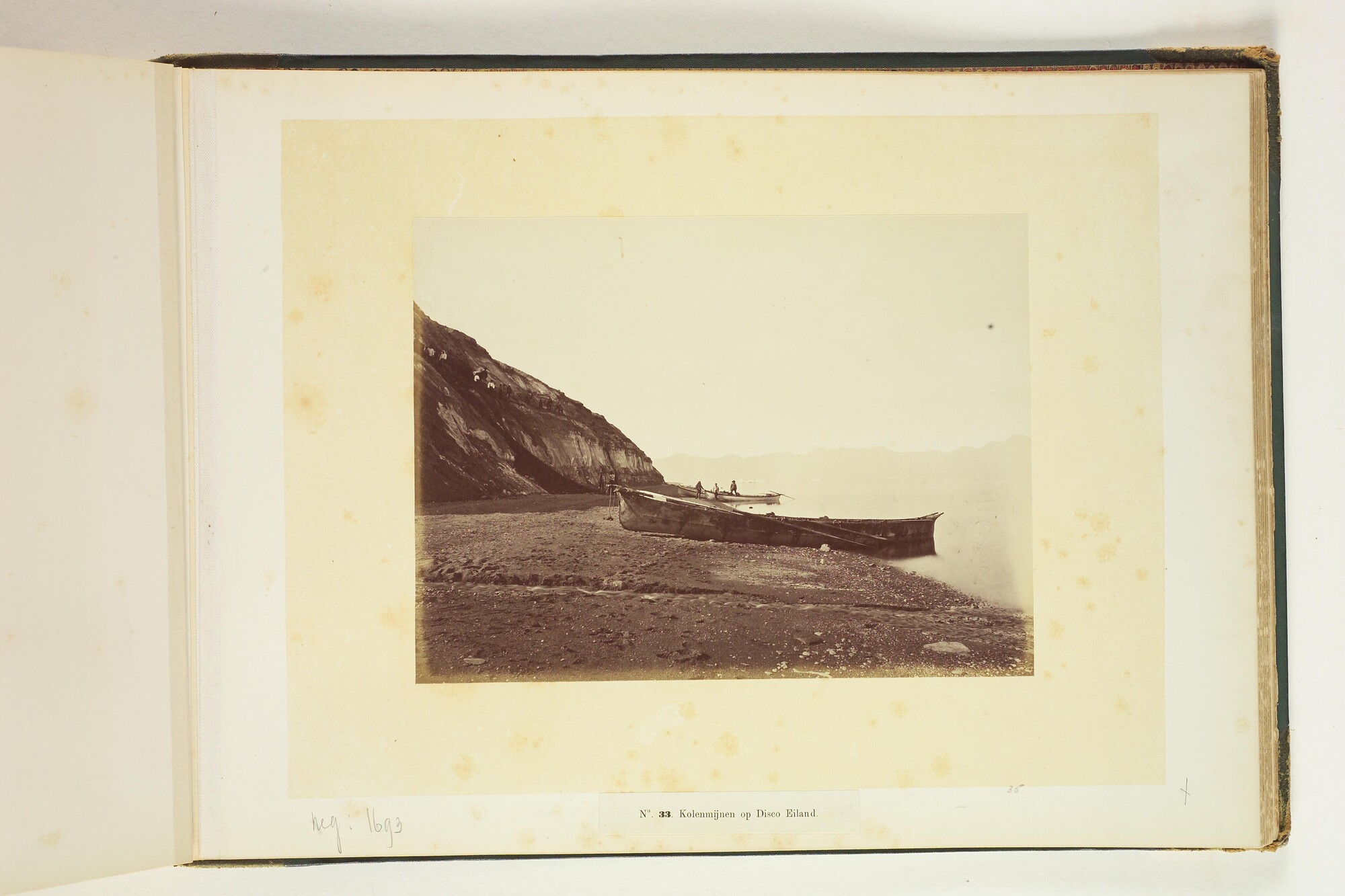 A.4325; Album met foto's van de noordpoolreis van de Pandora; fotoalbum