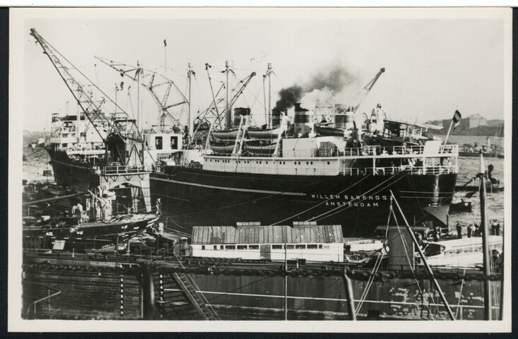 S.8340(12); Het walvismoederschip ms. Willem Barendsz (I) in Amsterdam; prentbriefkaart