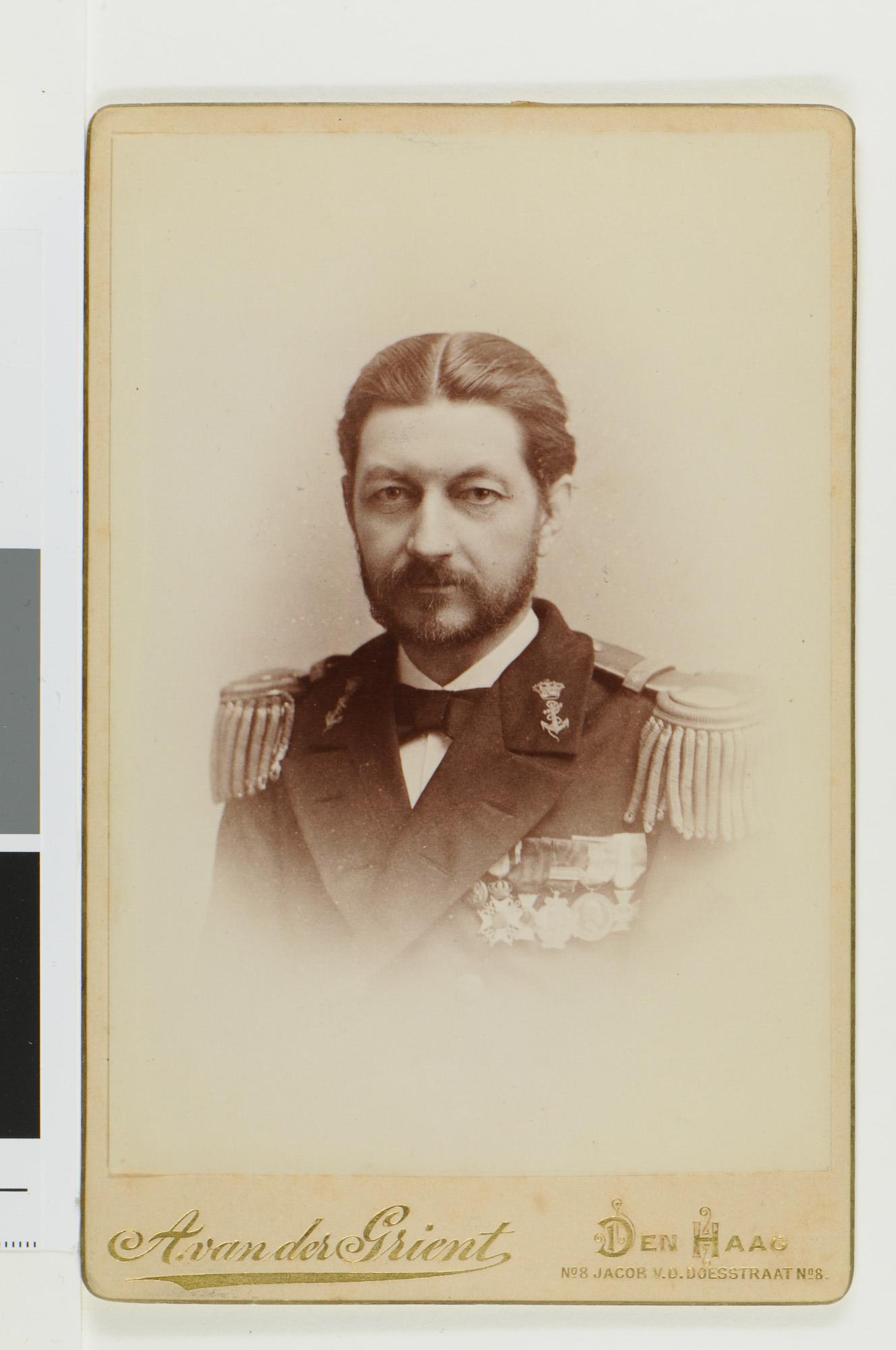 S.1555(32)13; Portretfoto van kapitein ter zee N. Mac-Leod (1837-1934), later vice-admiraal; foto