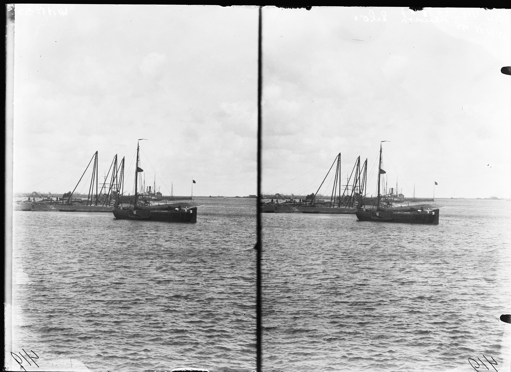 S.1156(06)117a; Stereonegatief van een gezicht op de Westerdoksdijk te Amsterdam met heiwerk voor de silo's; negatief