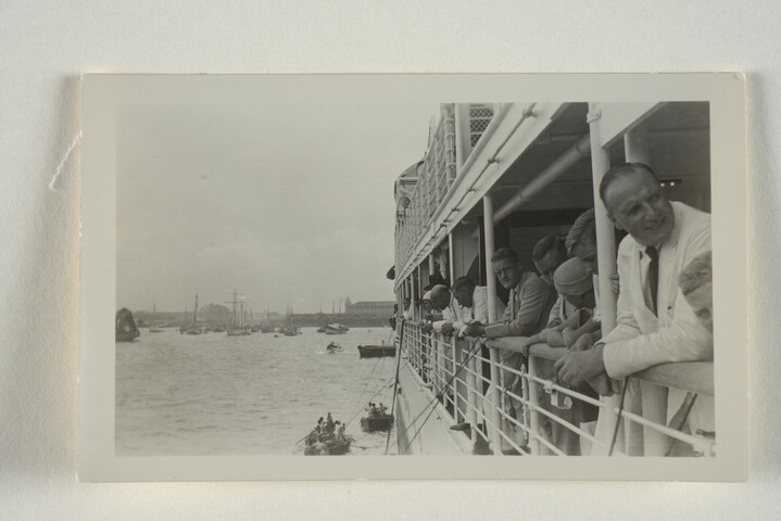 1994.6351; Reis met het passagiersschip ss. Johan de Witt van de SMN: havengezicht te Colombo; foto