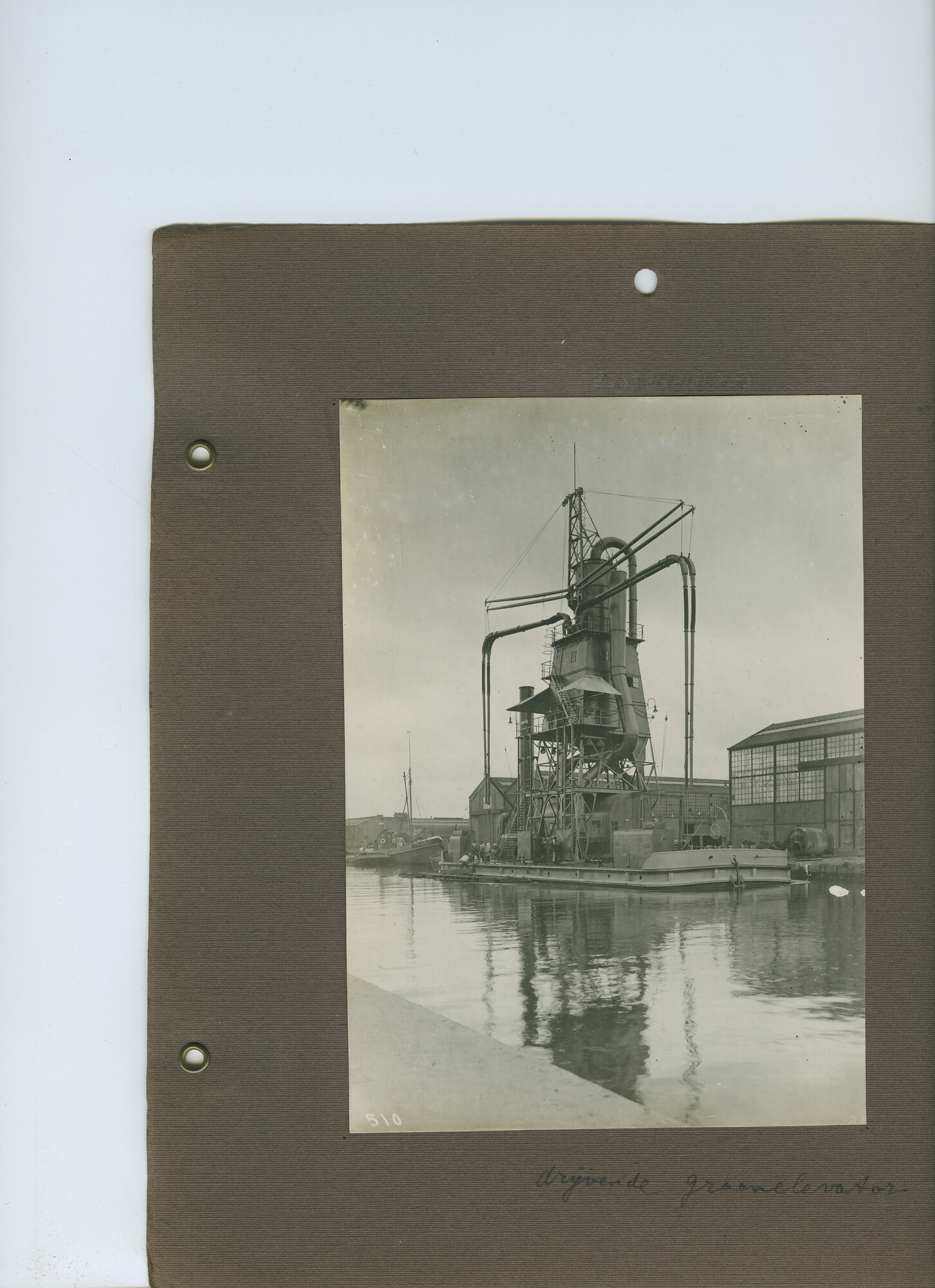 S.6386(113)0156; Foto van drijvende graanelevator; foto