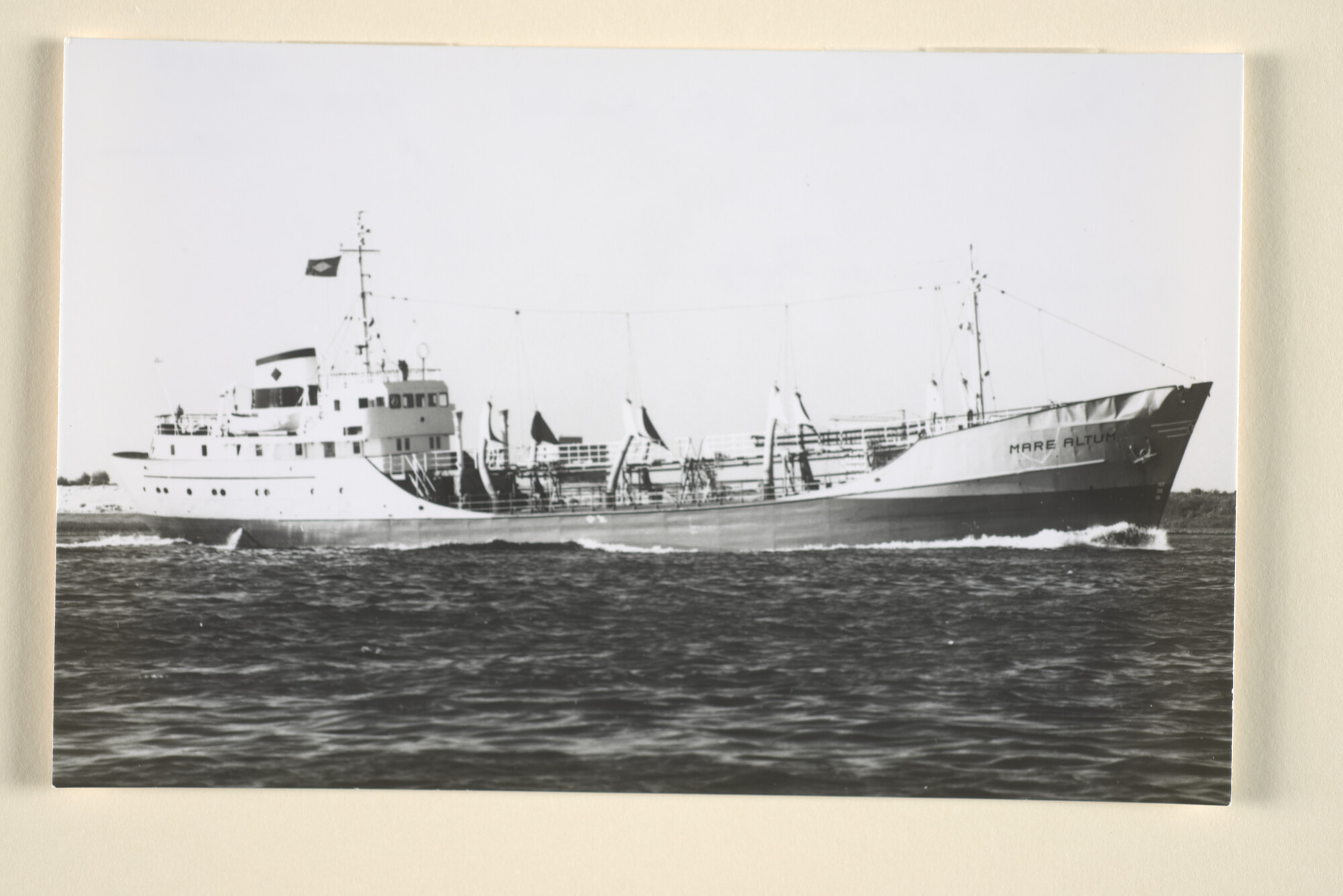 1996.1212; Kleurenfoto van de chemicaliëntanker ms. Mare Altum (ex- Rollo); foto
