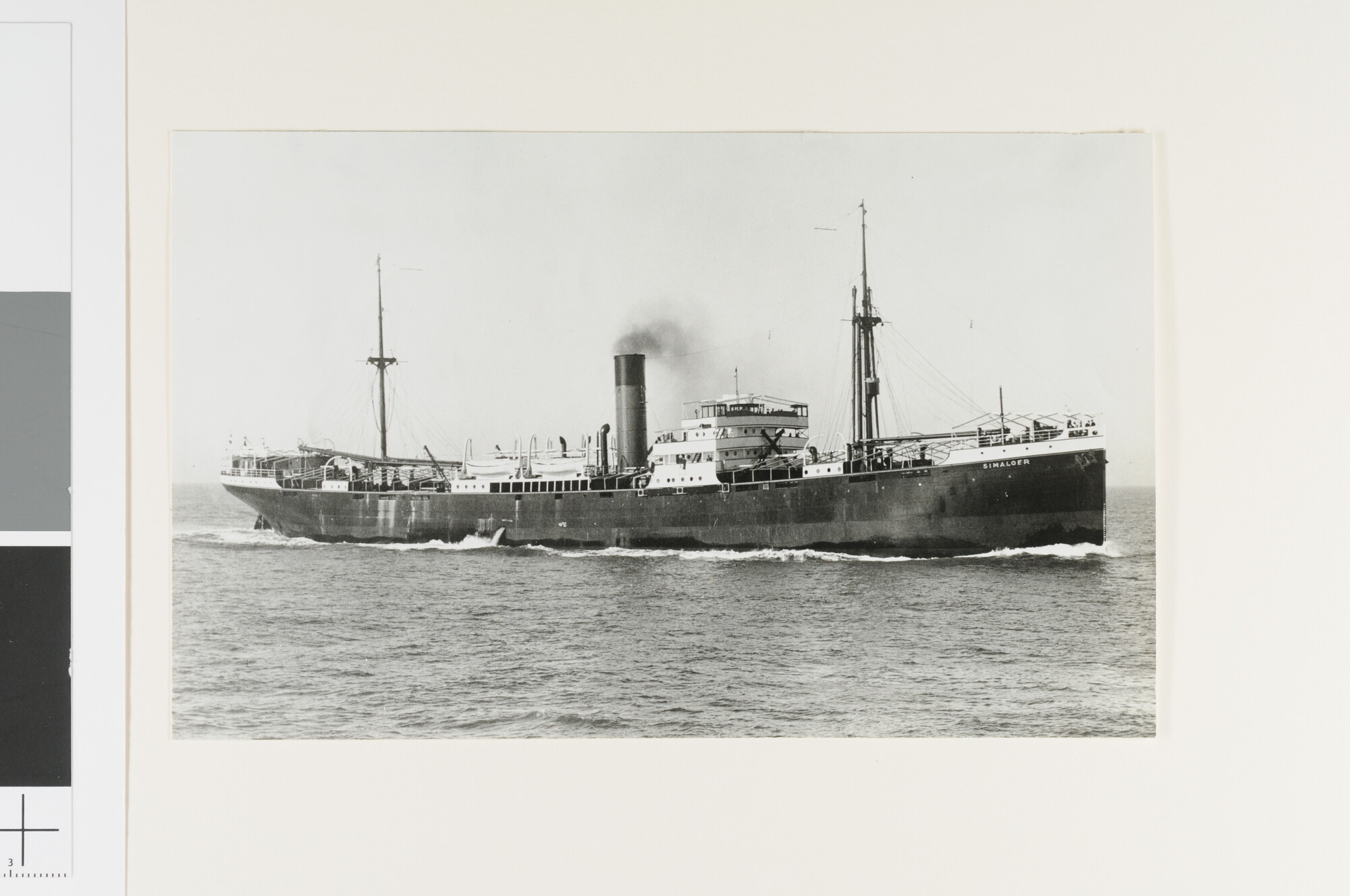 A.4253(17); Het vrachtschip ss. 'Simaloer' van de SMN op zee; foto