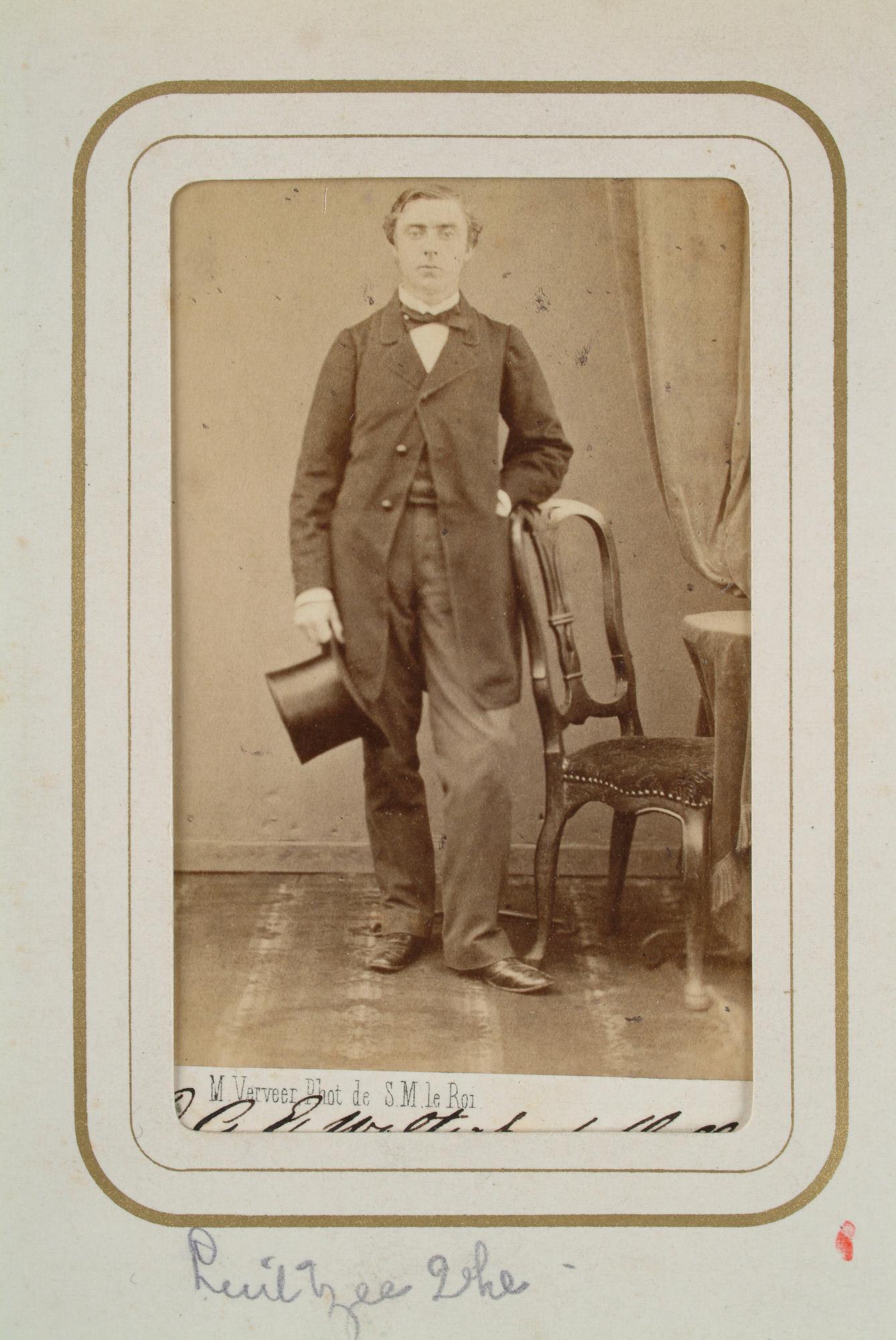 S.0576(01)153; Portretfoto van luitenant-ter-zee der tweede klasse Diederijk Gerhard Engelbert (Dirk) Wolterbeek Muller (1836-1916); foto