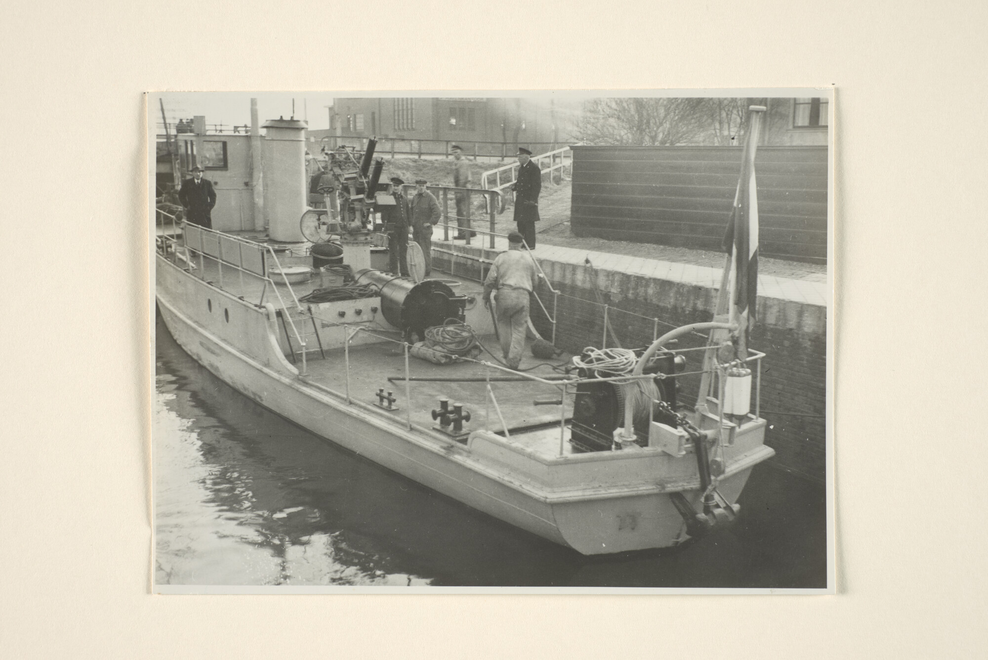 1994.7039; Foto's van het duikervaartuig Hr.Ms. D 1, oefenschip voor duikers, gemeerd bij de Rijkswerf Willemsoord (Den Helder); fotoreportage