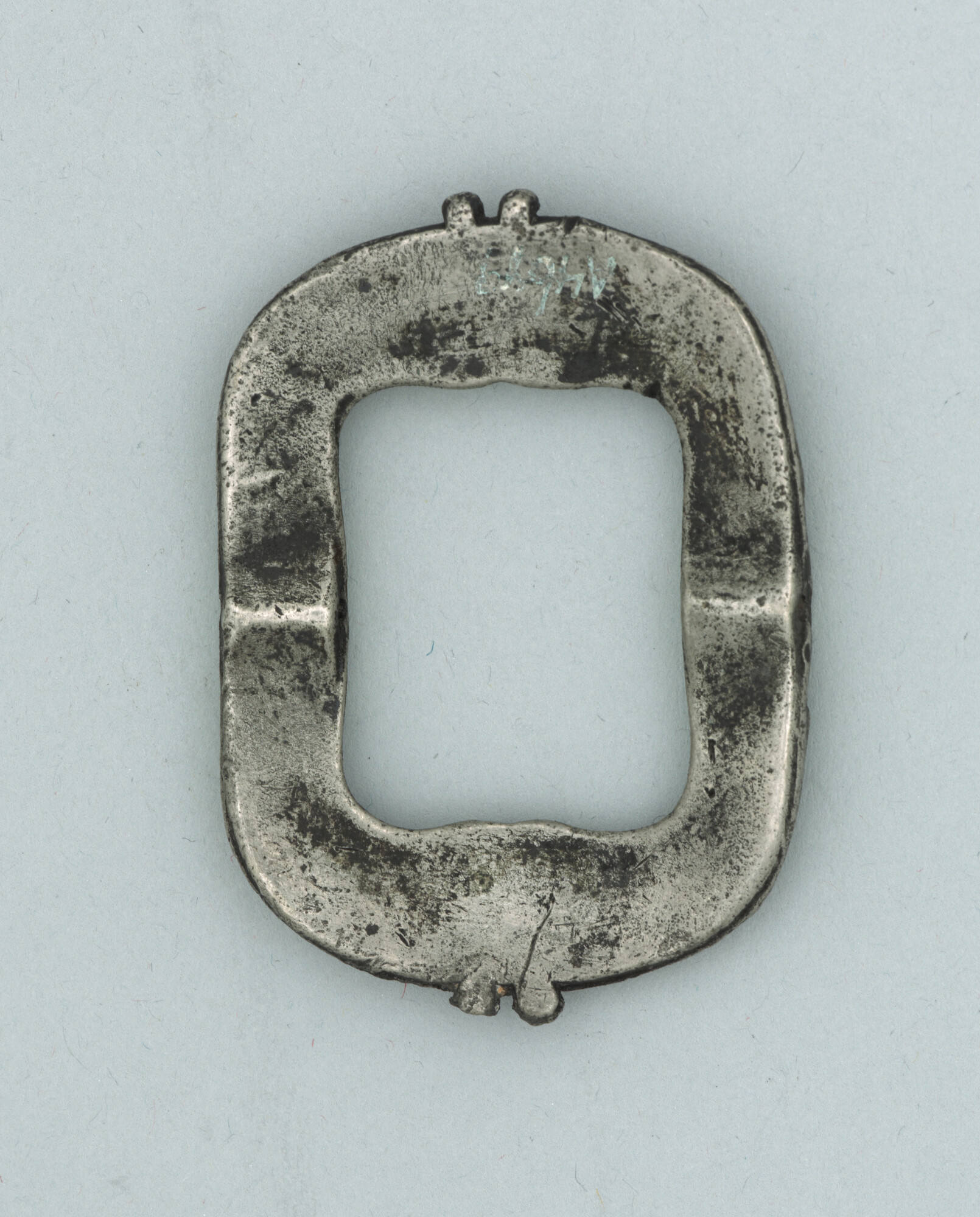 A.4699; Tinnen schoengesp; gesp (bevestigingsmiddel)