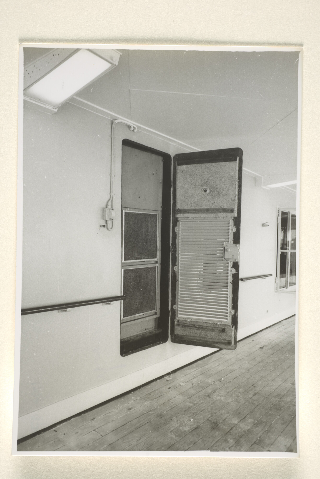 1997.1379; Interieurfotos genomen aan boord van het vracht-passagiersschip ms. Tjiluwah van de KJCPL; fotoreportage