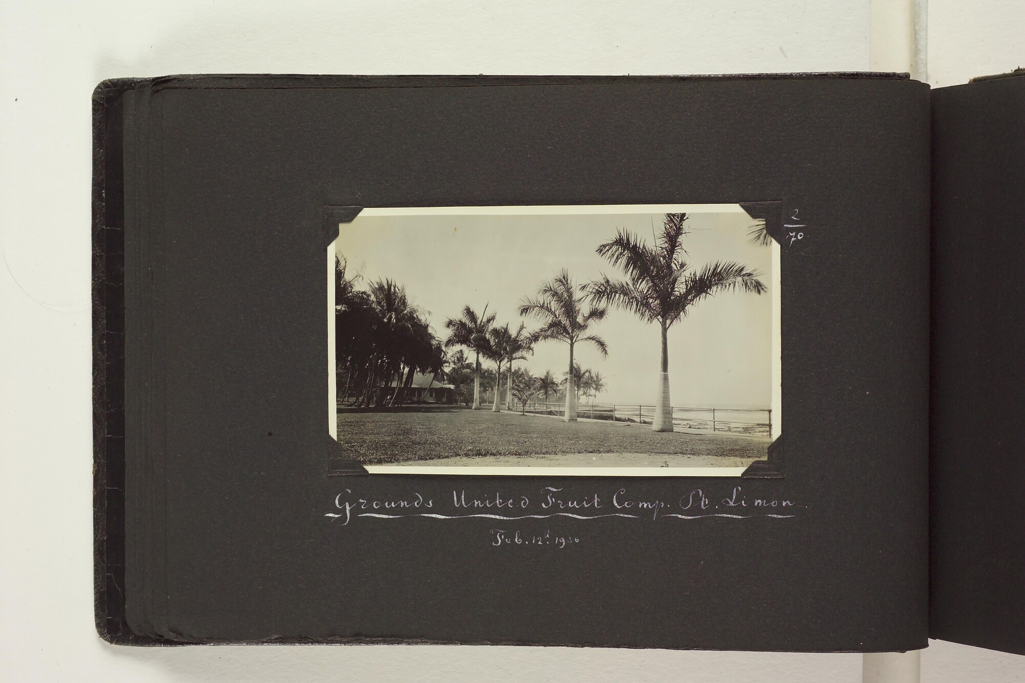 S.6156(06)l; Fotoalbum l) uit een serie van veertien uit de Collectie Job over zijn reizen met ss. 'Stuyvesant' en 'Venezuela' van de KNSM [...]; fotoalbum
