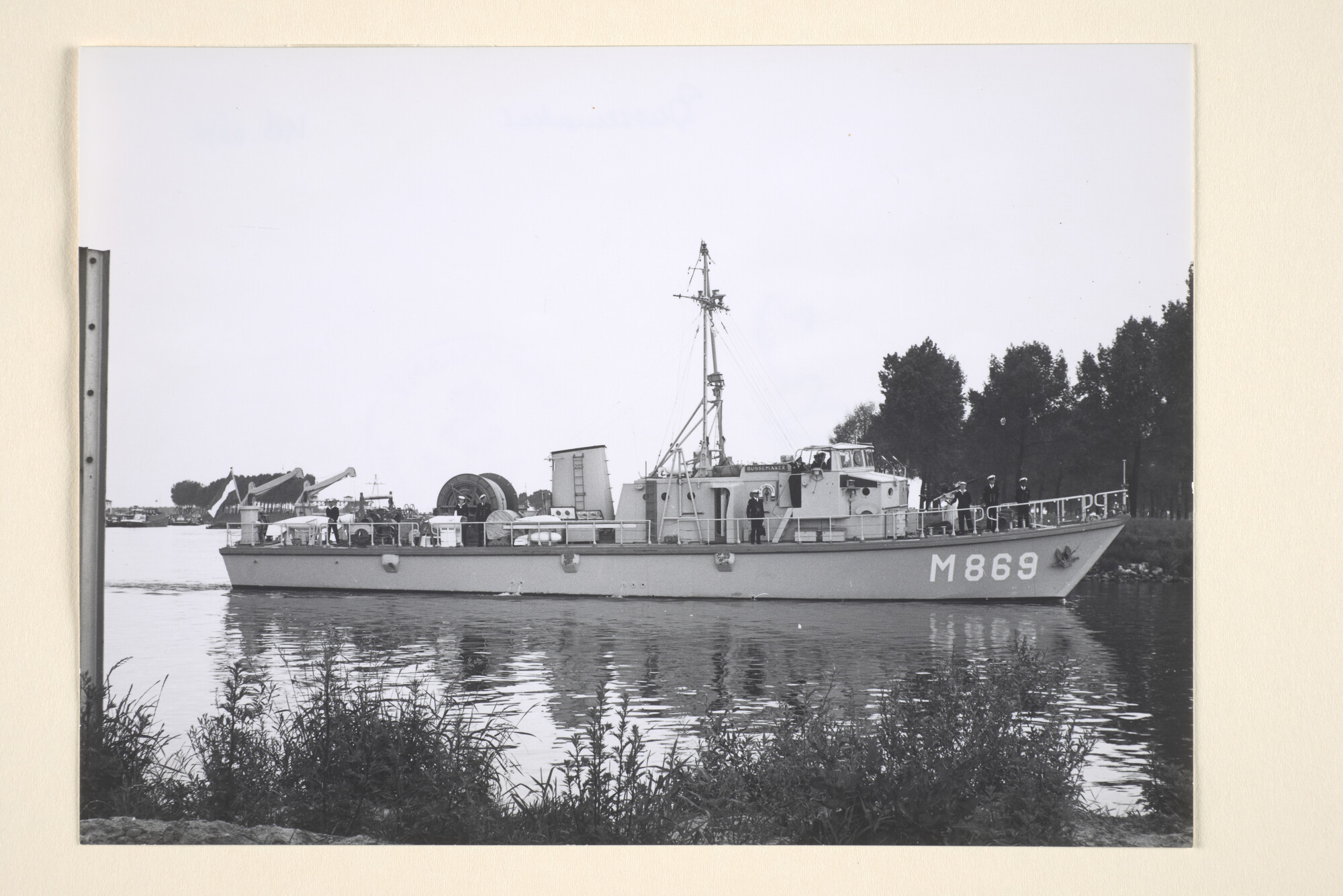 1996.0672; De ondiepwater-mijnenveger Hr.Ms. 'Bussemaker' (M 869); foto