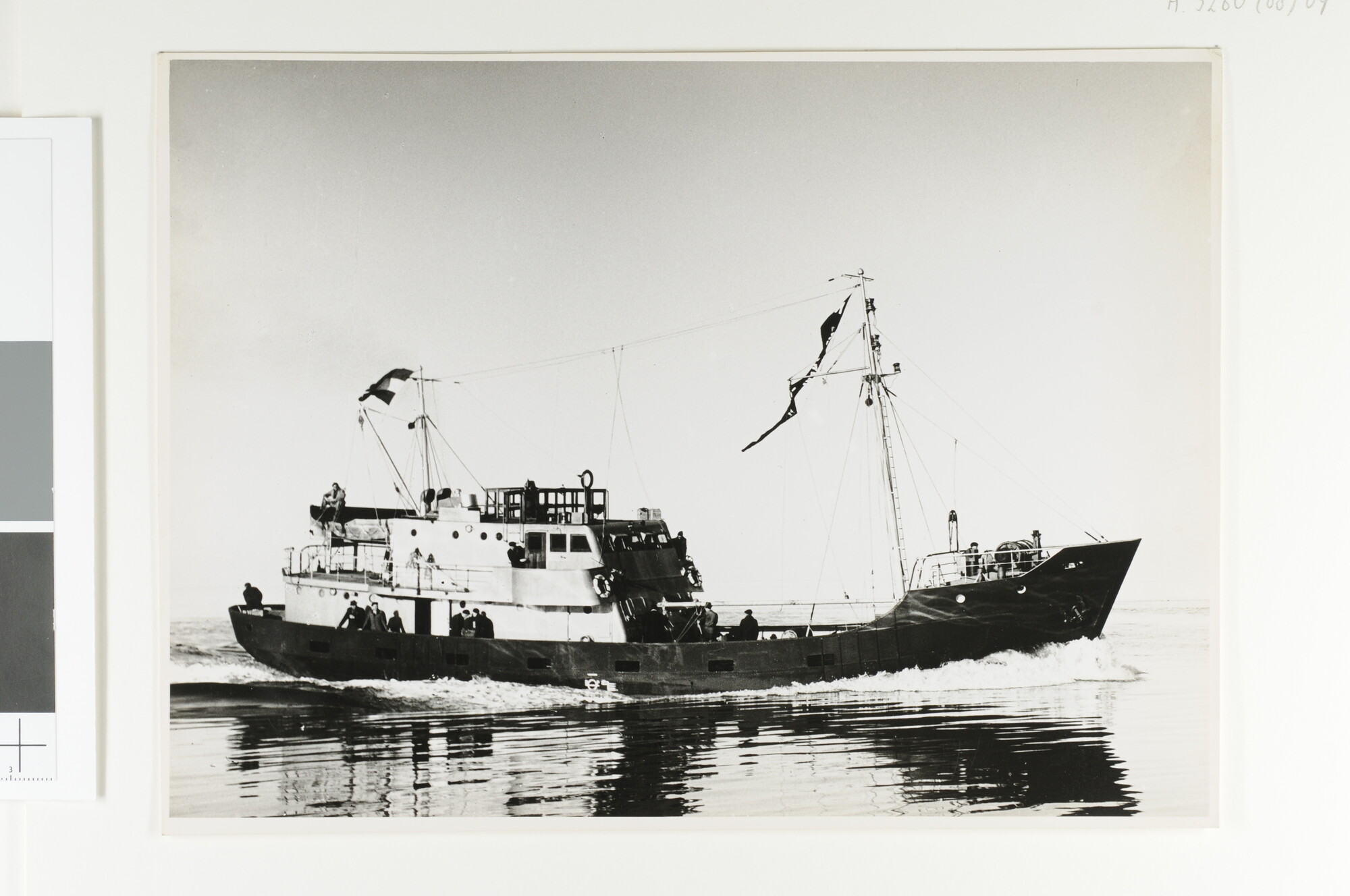 A.5260(08)09; De Portugese motortrawler 'Pargo' van de Arrosta Cia; foto