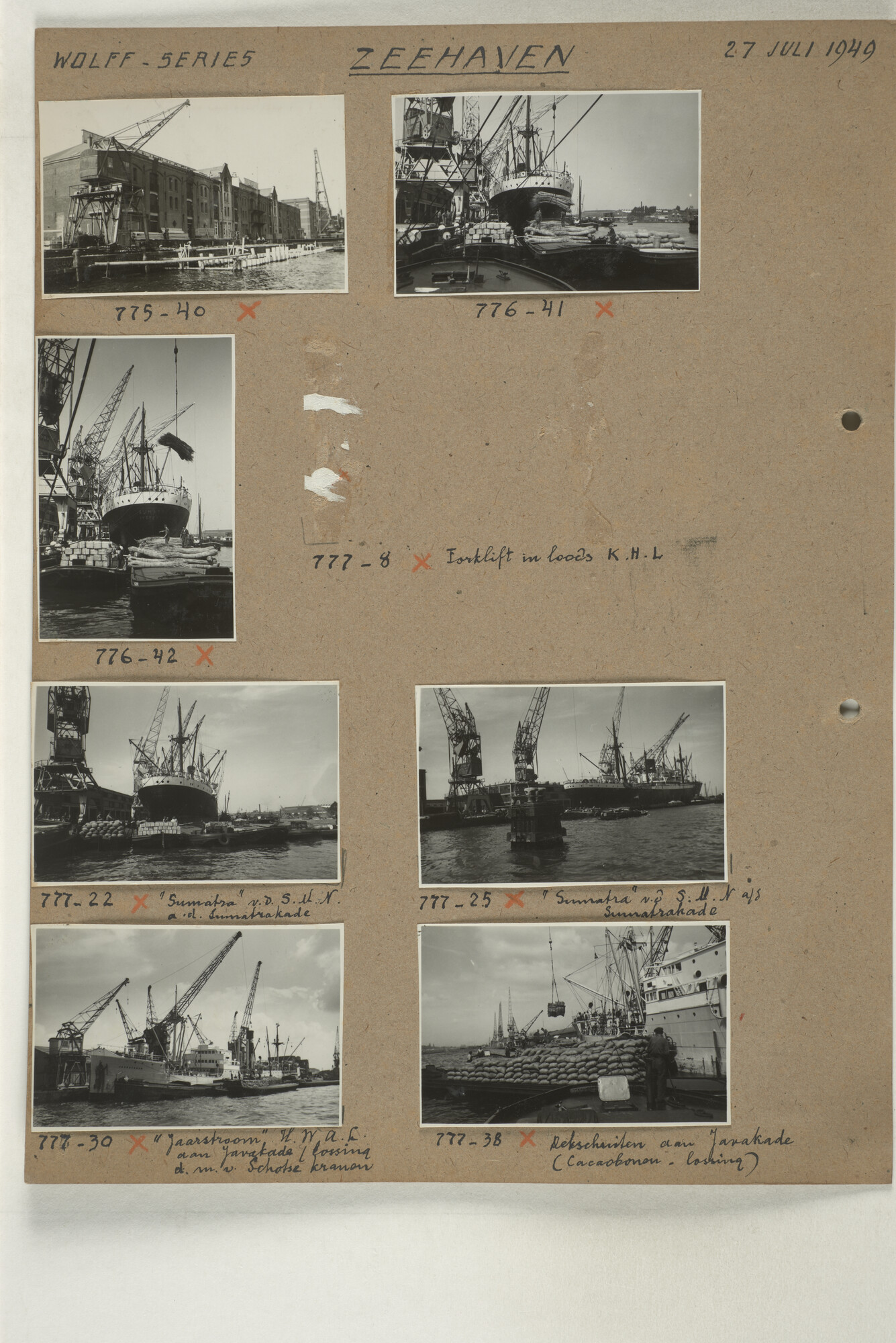 1998.2181; Omslag met een grote hoeveelheid proef foto's gemaakt in opdracht van de Gemeente Handelsinrichtingen en de Vereniging "de Amsterdamsche Haven" te Amsterdam.; omslag