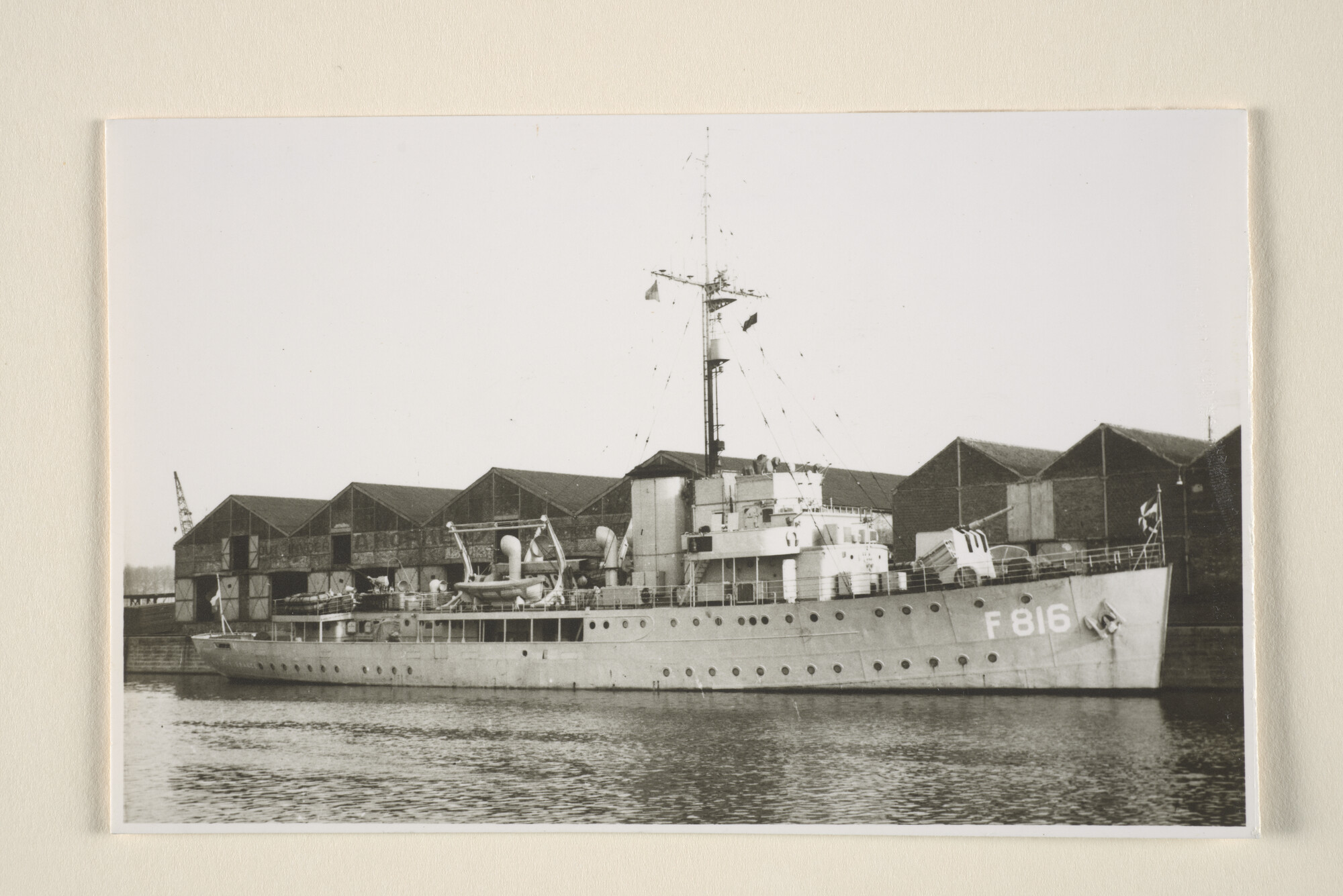 1996.4289; Het fregat Hr.Ms. Ternate (F 816); foto
