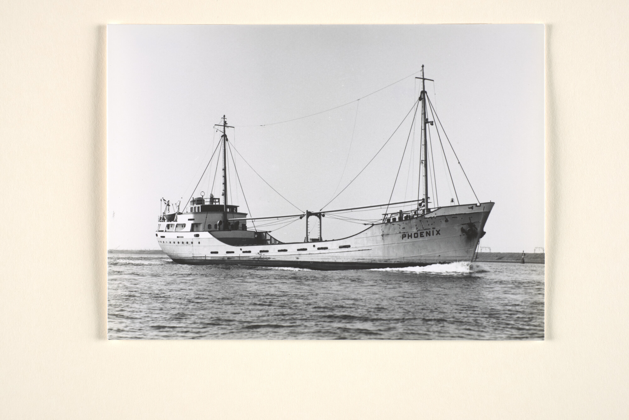 1996.2378; De coaster ms. Phoenix van Zeevaart Maatschappij NV Navigare (Kampmans [...]; foto