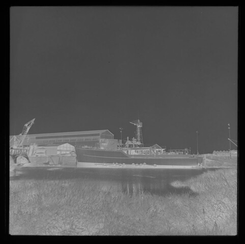 S.5219(12)0623a; Negatieven van de onder MDAP-voorwaarden gebouwde houten kustmijnenveger Hr.Ms. 'Rhenen' (M 844) bij de ASM te Arnhem; negatief