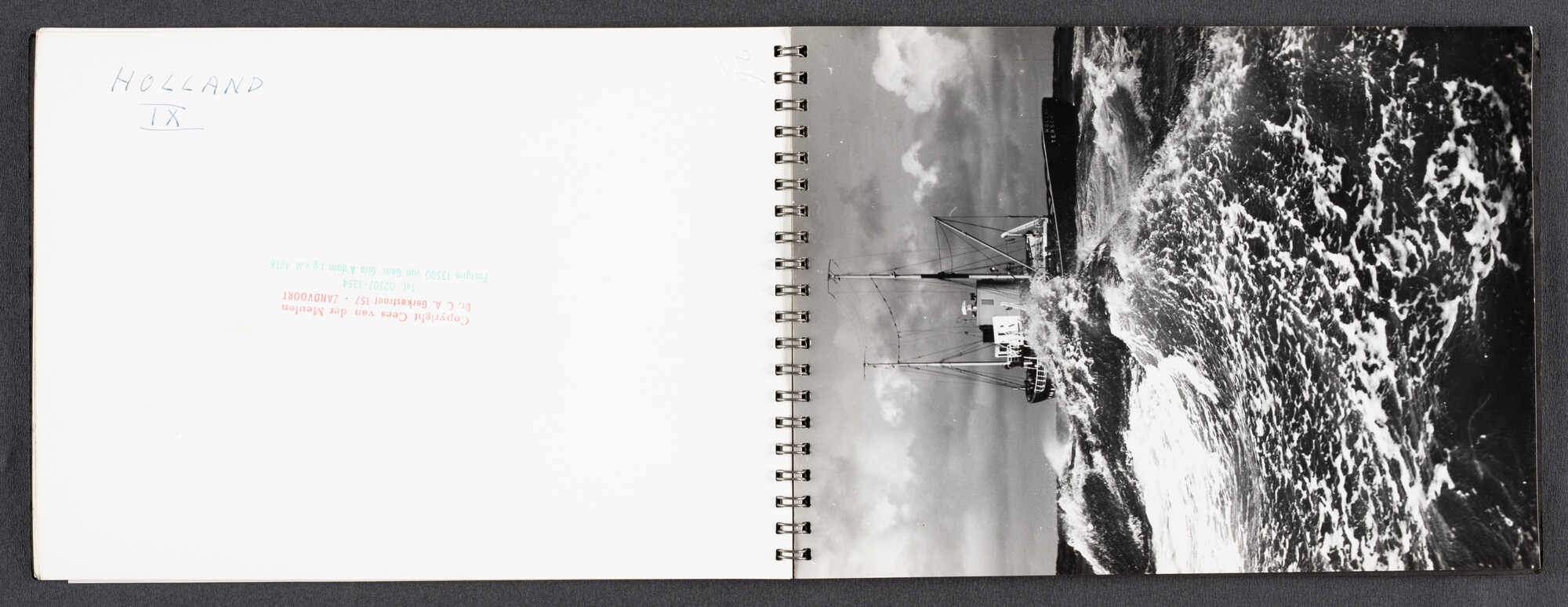 2022.1523; Fotoalbum met zwart-wit foto's van seagoing tugs; fotoalbum