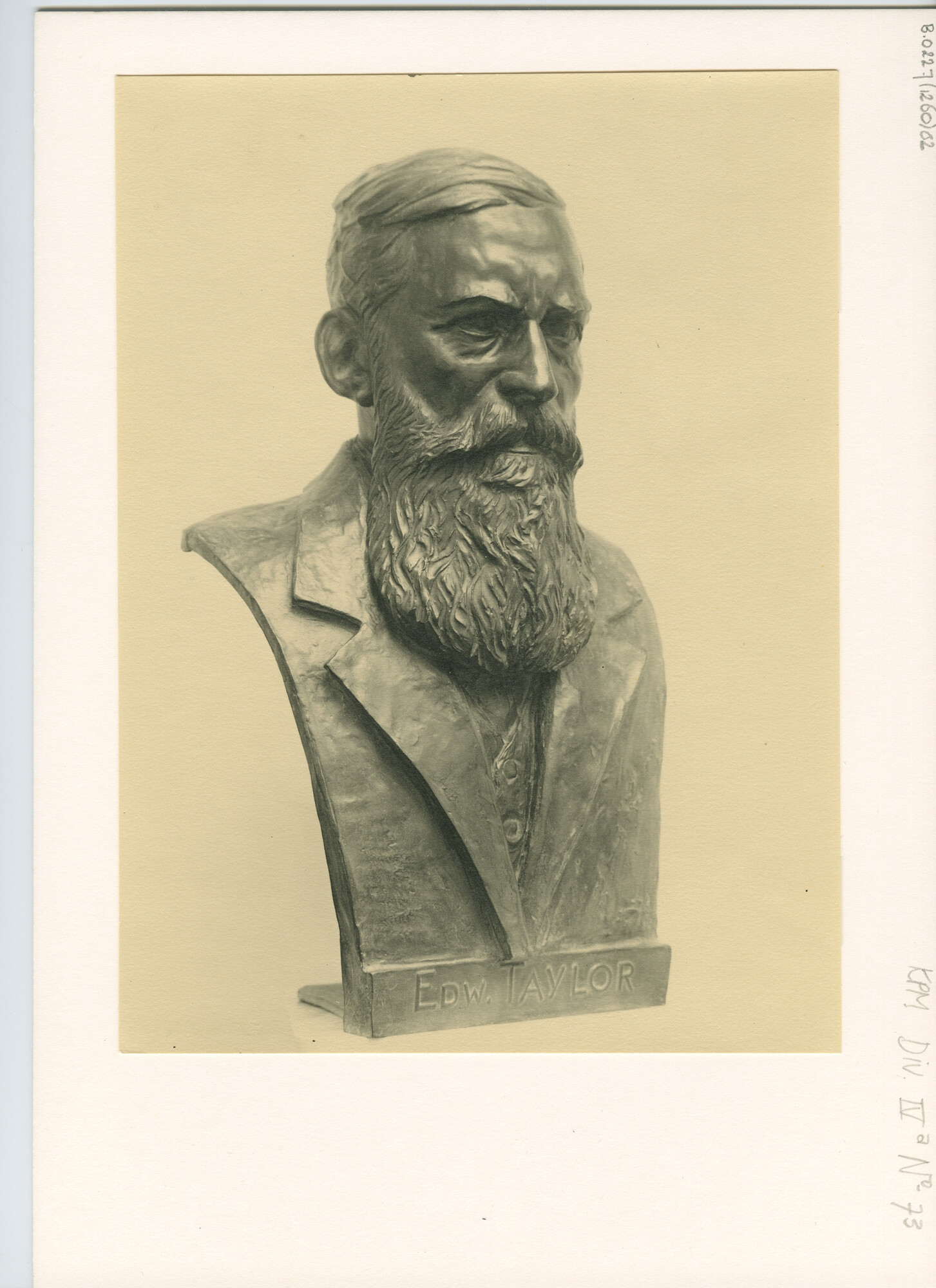 B.0227(1260)02; Foto van het borstbeeld van E.G. Taylor [...]; foto