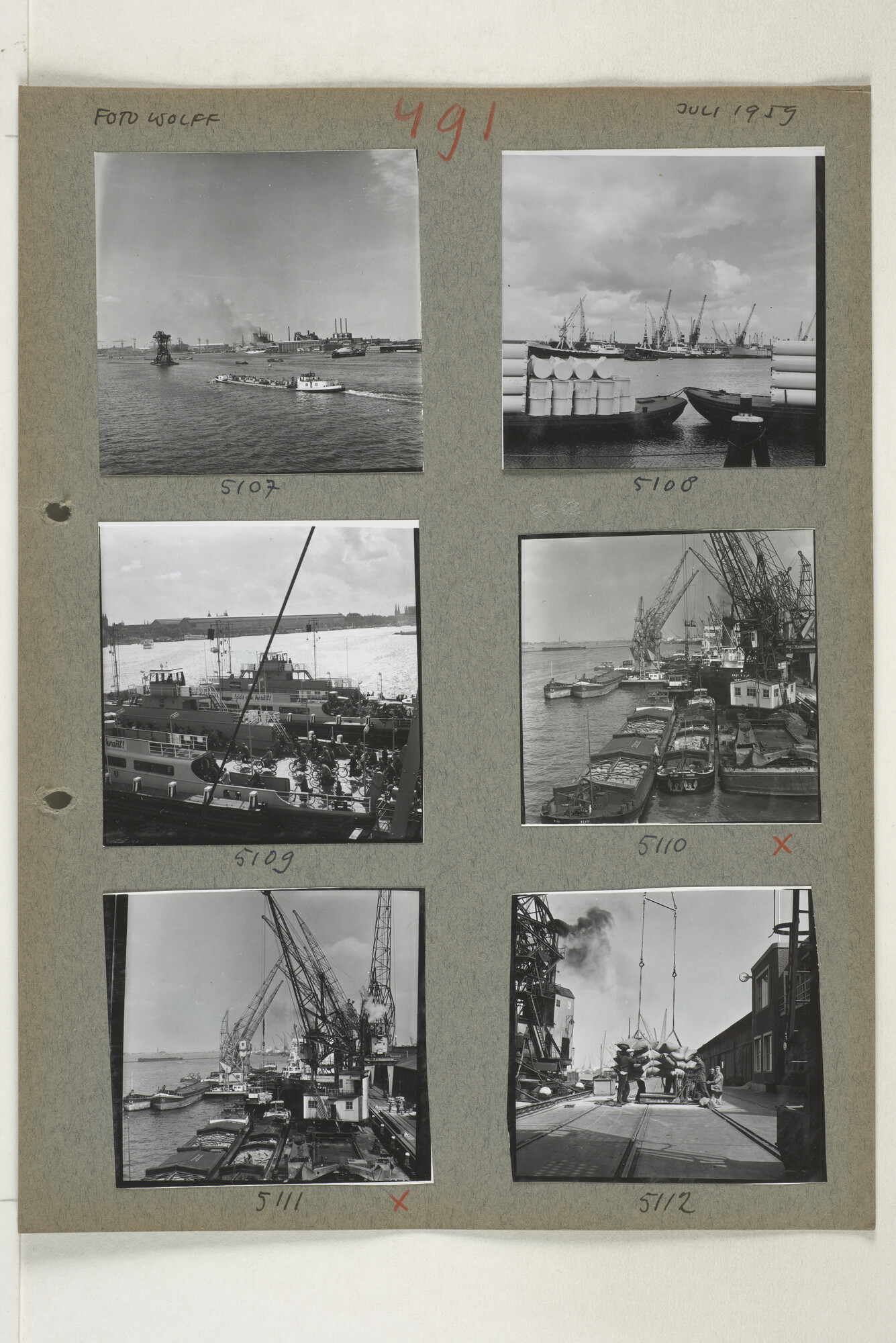 1998.2183; Omslag (voorheen ordner) met een grote hoeveelheid proef foto's van de haven en de stad van Amsterdam; omslag