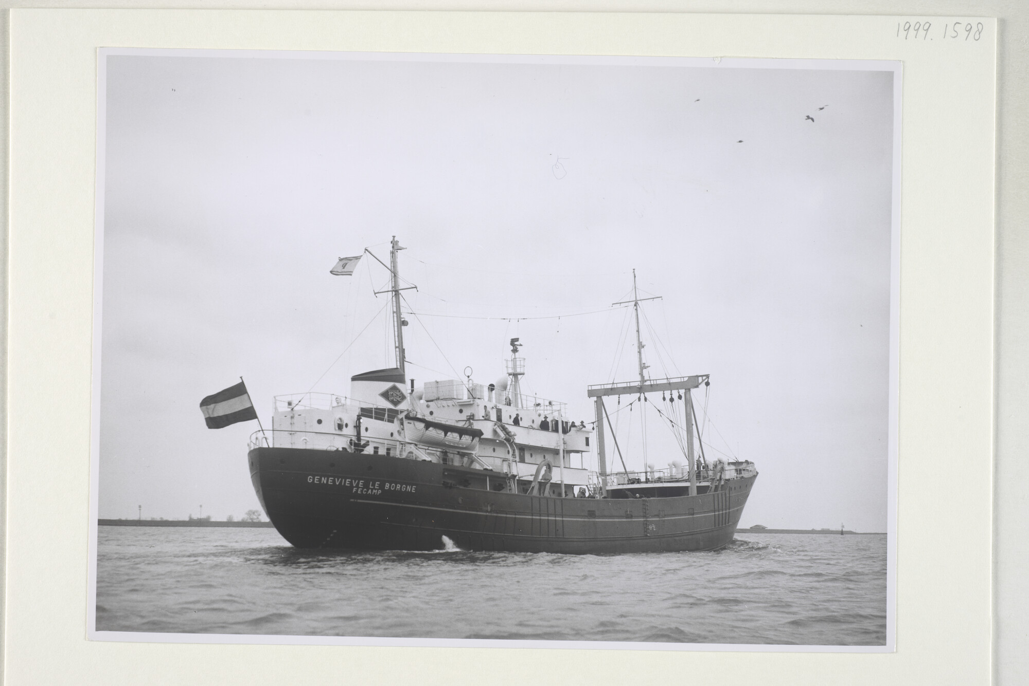1999.1598; De Franse motortrawler Genevieve le Borgne (F 1124) uit Fécamp Le Havre [...]; foto