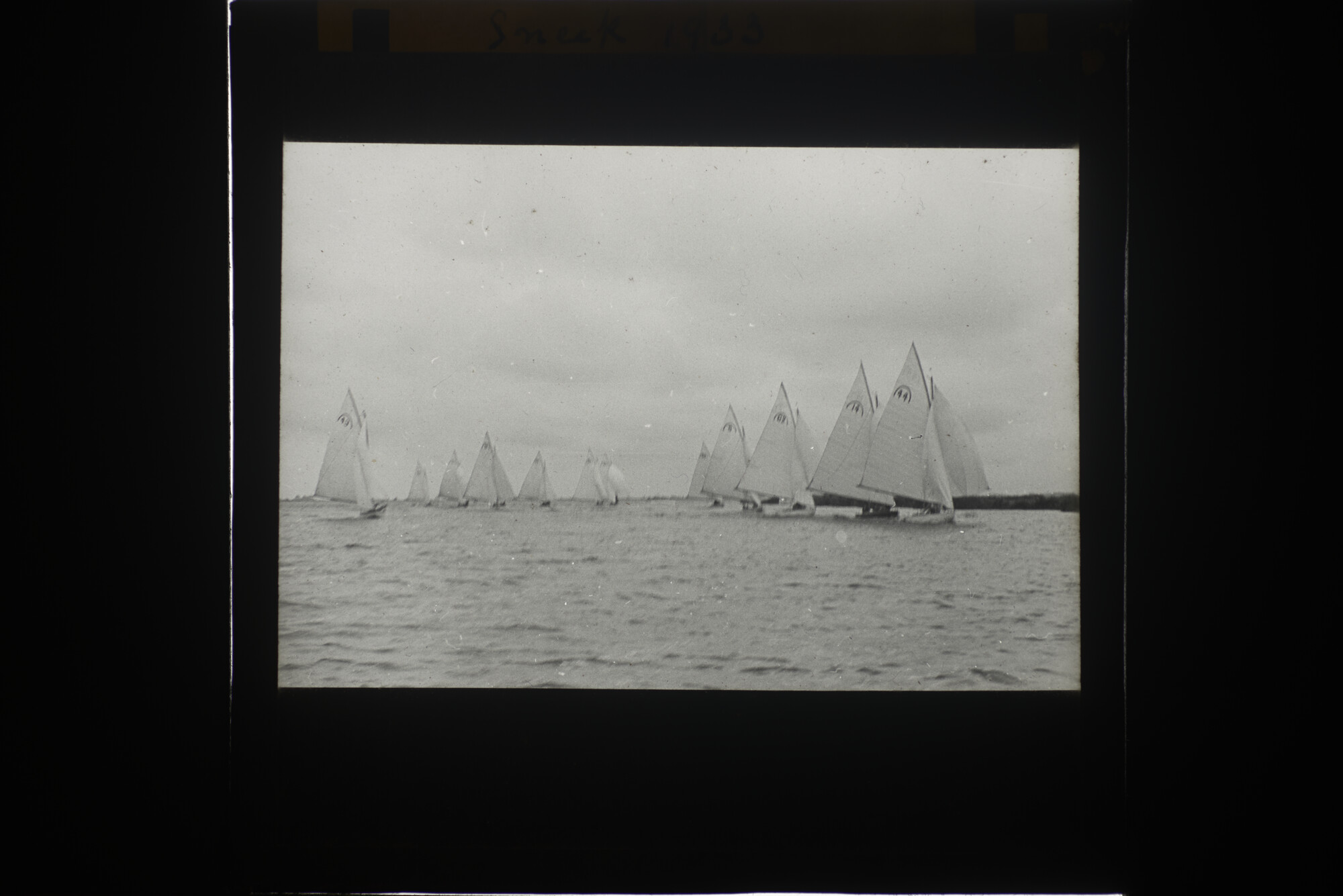 2014.0606; Vijftig lantaarnplaatjes met afbeeldingen van de Nederlandse watersport 1900-1935; lantaarnplaatje