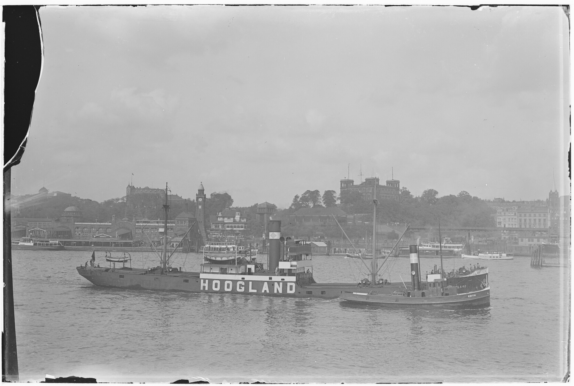 2018.1269; Glasnegatief met scheepsportret van het vrachtschip Hoogland (1916); glasnegatief