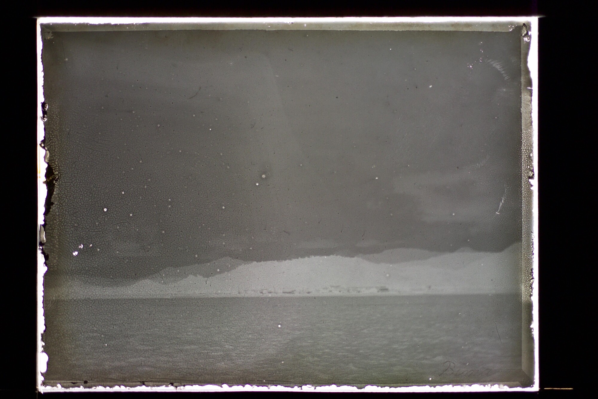 S.3319(090)a; Gezicht op Bima, Soembawa, vanuit zee; negatief