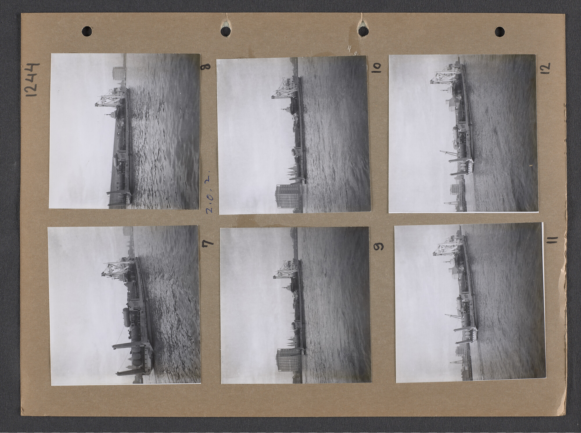 S.9102(32); Multomap met foto's door Ben Burgers, samengesteld door de Vereniging De Amsterdamsche Haven; foto