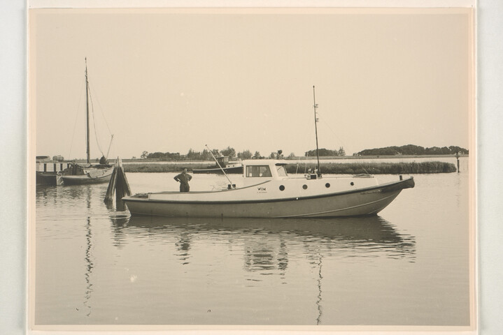 1994.1043; Foto's van de bouw bij Scheepswerf Van Goor Monnickendam van de coaster ms. 'Lenie', van de 'Pergo' en van de hopper-zuiger 'Reimerswaal'; fotoalbum