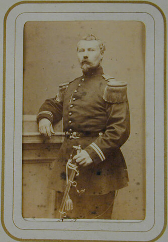 S.0576(01)008; Portretfoto van kapitein der mariniers der eerste klasse P. Prins (1818-1894); foto