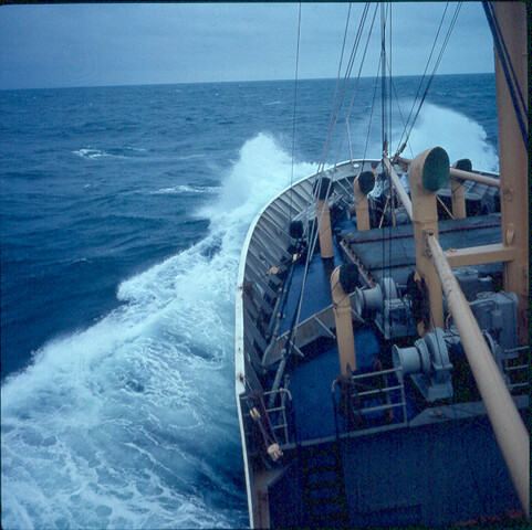 S.9100(1830); Harde wind op Noordzee; diapositief