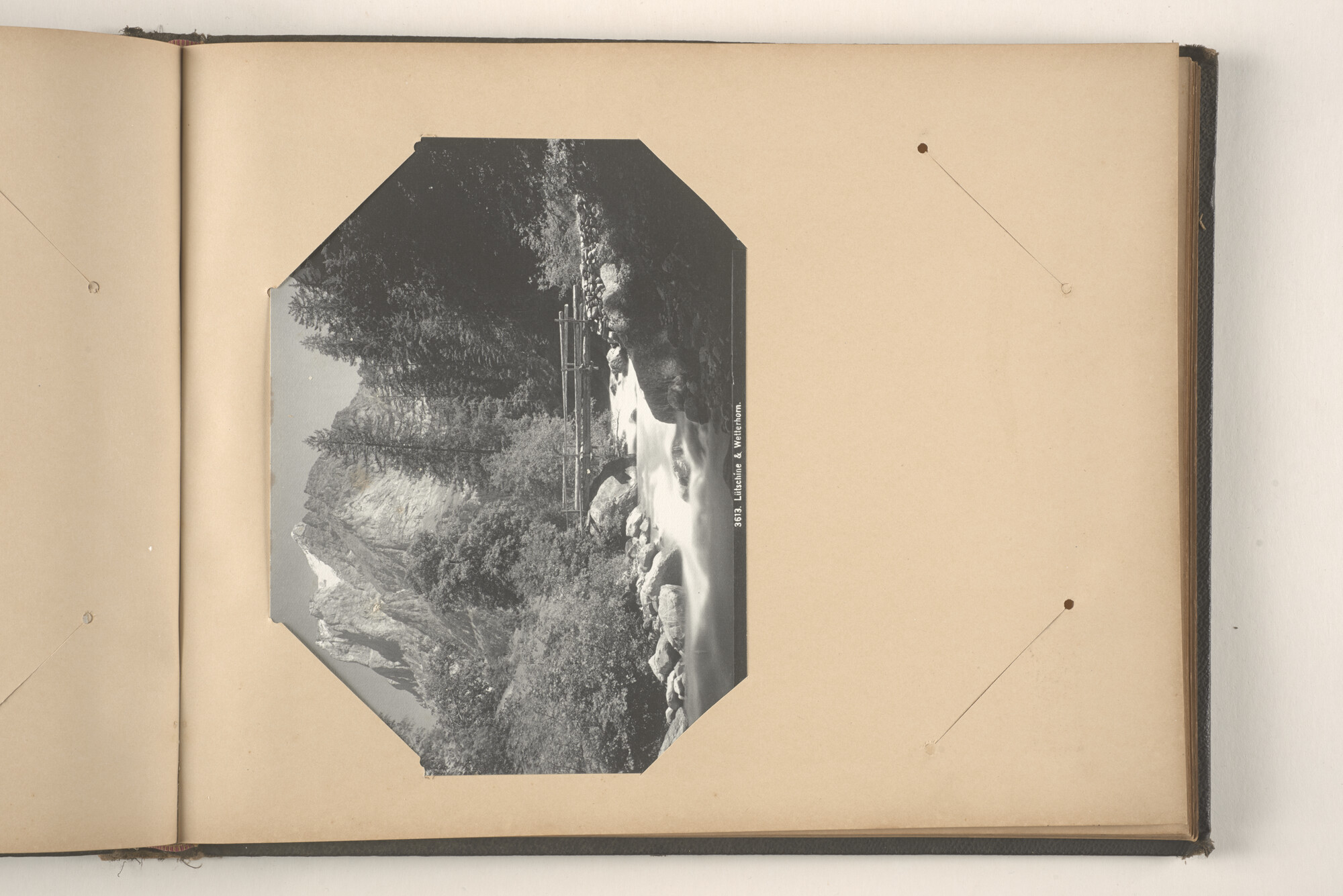 2015.0862; Fotoalbum met souvenirfoto’s verzameld tijdens de reizen van James Reginald Filz, 18 oktober 1901 t/m september 1904; fotoalbum