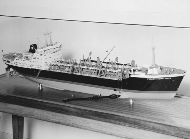 S.5723; Model van de sleephopperzuiger Prins der Nederlanden; scheepsmodel