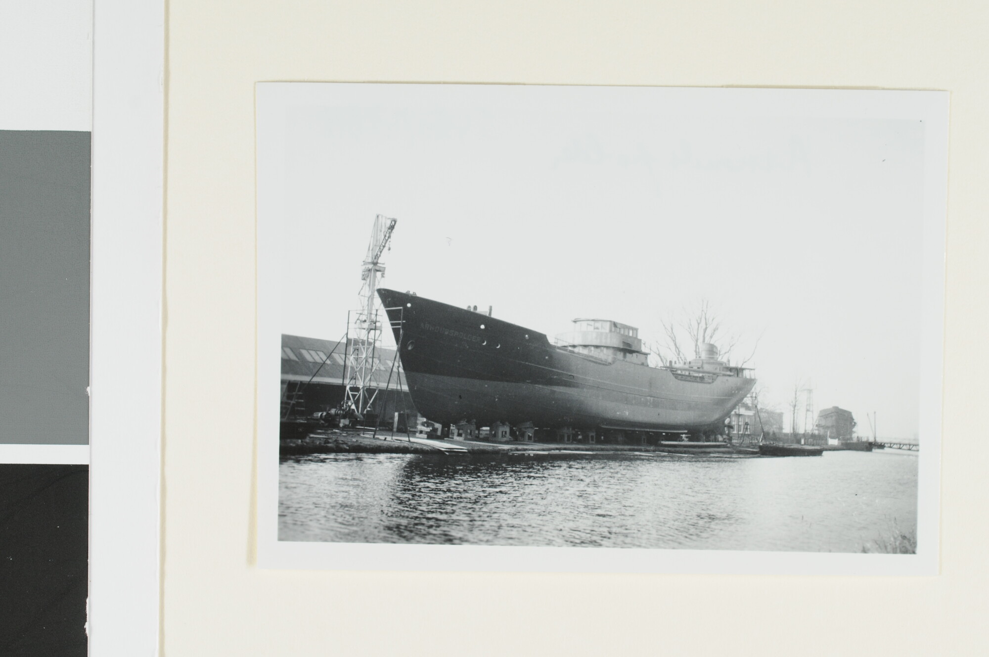 S.4380(04)616a; Negatief van de coaster ms. 'Arnoudspolder' van Cornelders Scheepvaart Maatschappij; negatief