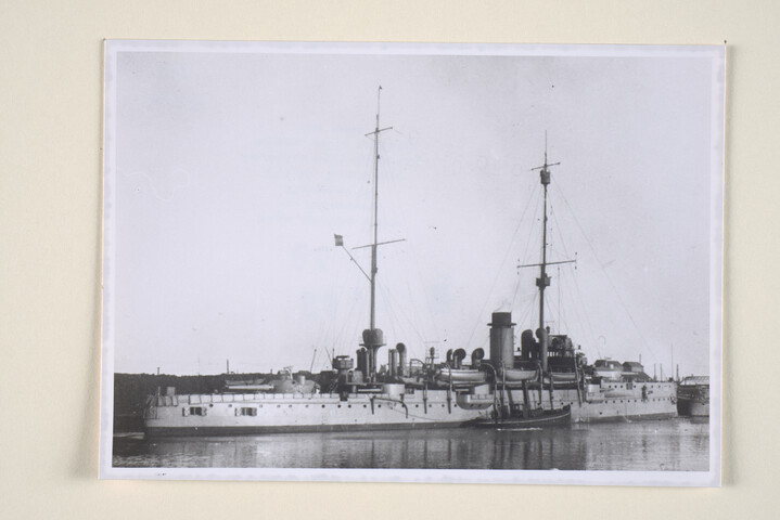 1994.6334; Reproductiefoto's, deels gemaakt aan boord, van het pantserschip Hr.Ms. Jacob van Heemskerck; fotoreportage