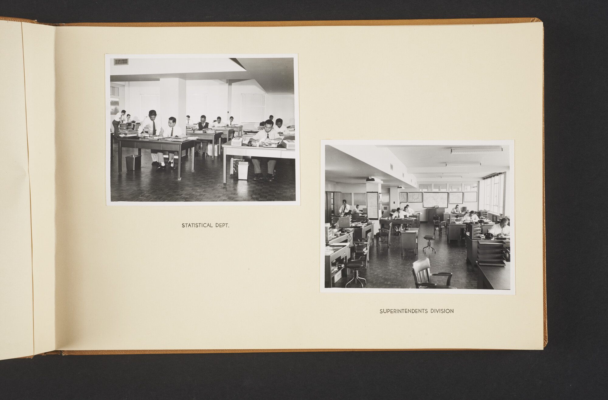 2015.1296; Fotoalbum van het kantoor van de Royal Interocean Lines te Hongkong; fotoalbum