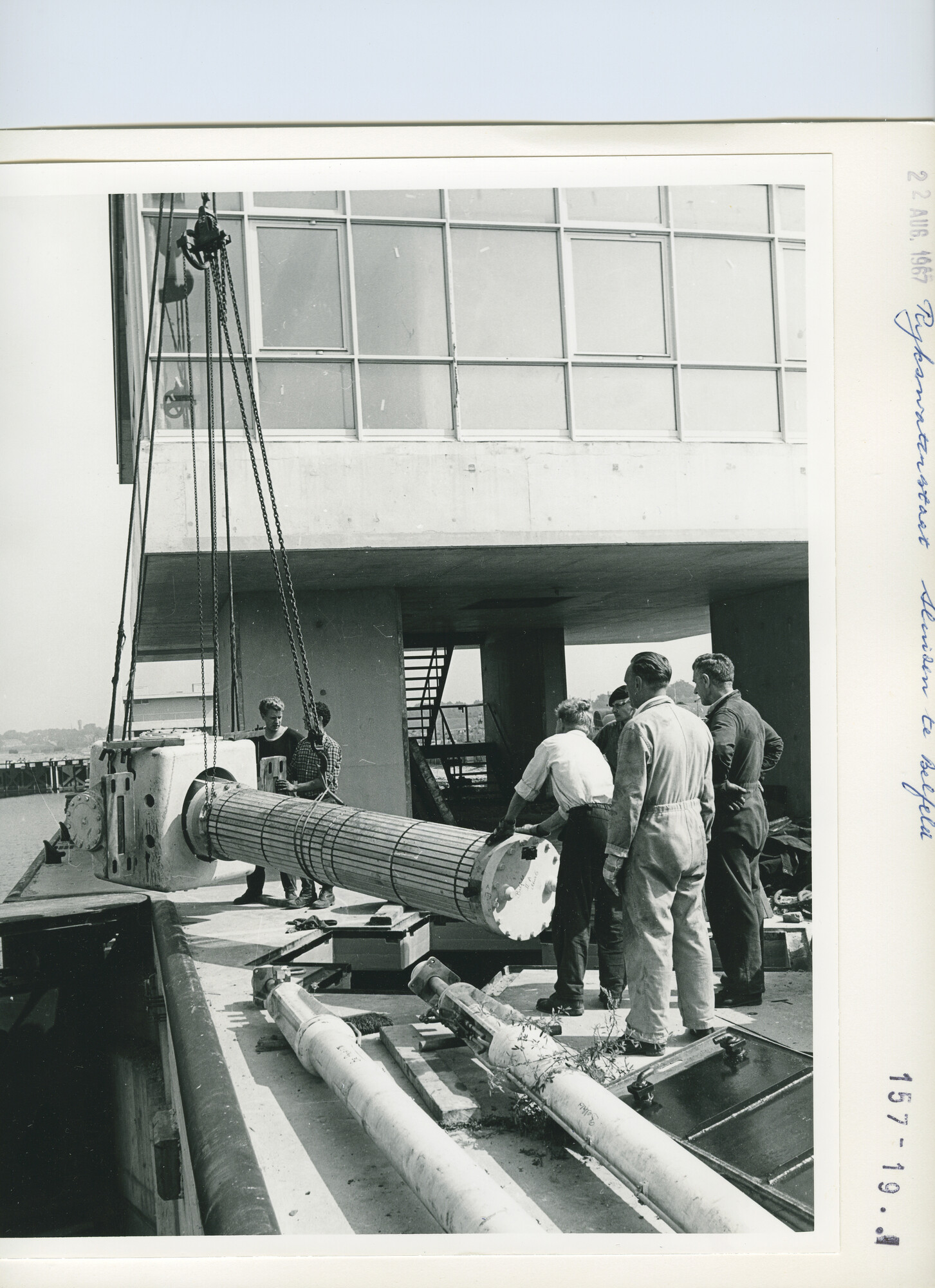 S.5444(4775)02; Foto van de installatie van de hydraulische deurbeweging voor de sluizen bij Belfeld; foto