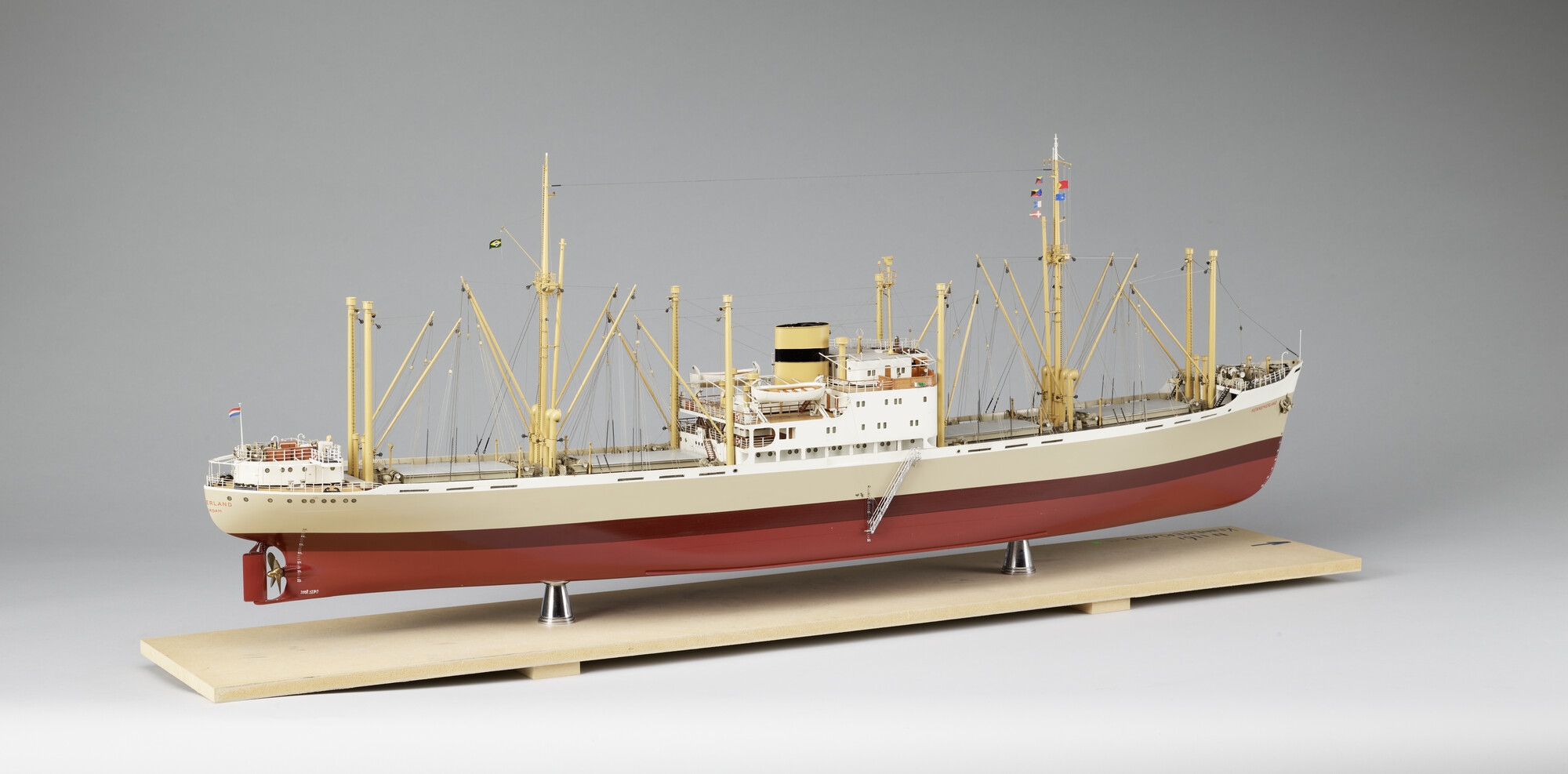 2008.0279; Model van het ms. Kennemerland; scheepsmodel