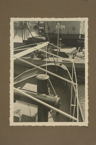 2001.1755; Omslag met vele foto's en knipsels van meest bergingsactiviteiten door Reederij v/h Gebroeders Goedkoop te Amsterdam in de periode 1929 / 1949; omslag