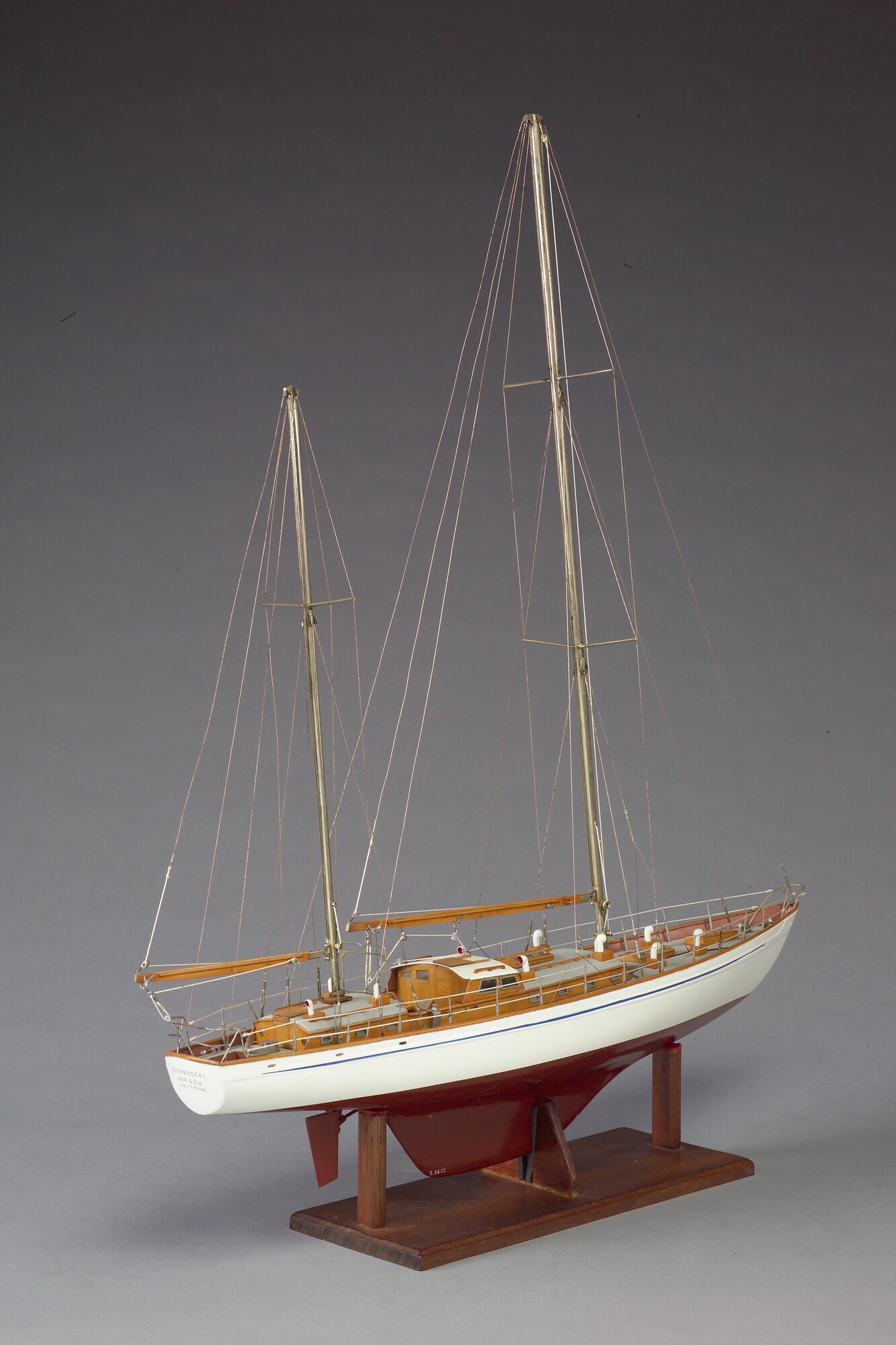 S.5655; Model van het zeezeiljacht Stormvogel; scheepsmodel