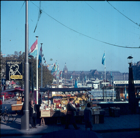 S.9100(0385); Groente en Fruit verkoop in Amsterdam; diapositief