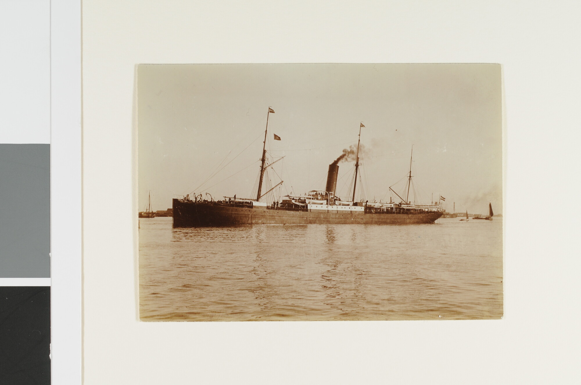 S.3565(66); Het vracht-passagiersschip ss. Prinses Amalia van de SMN; foto