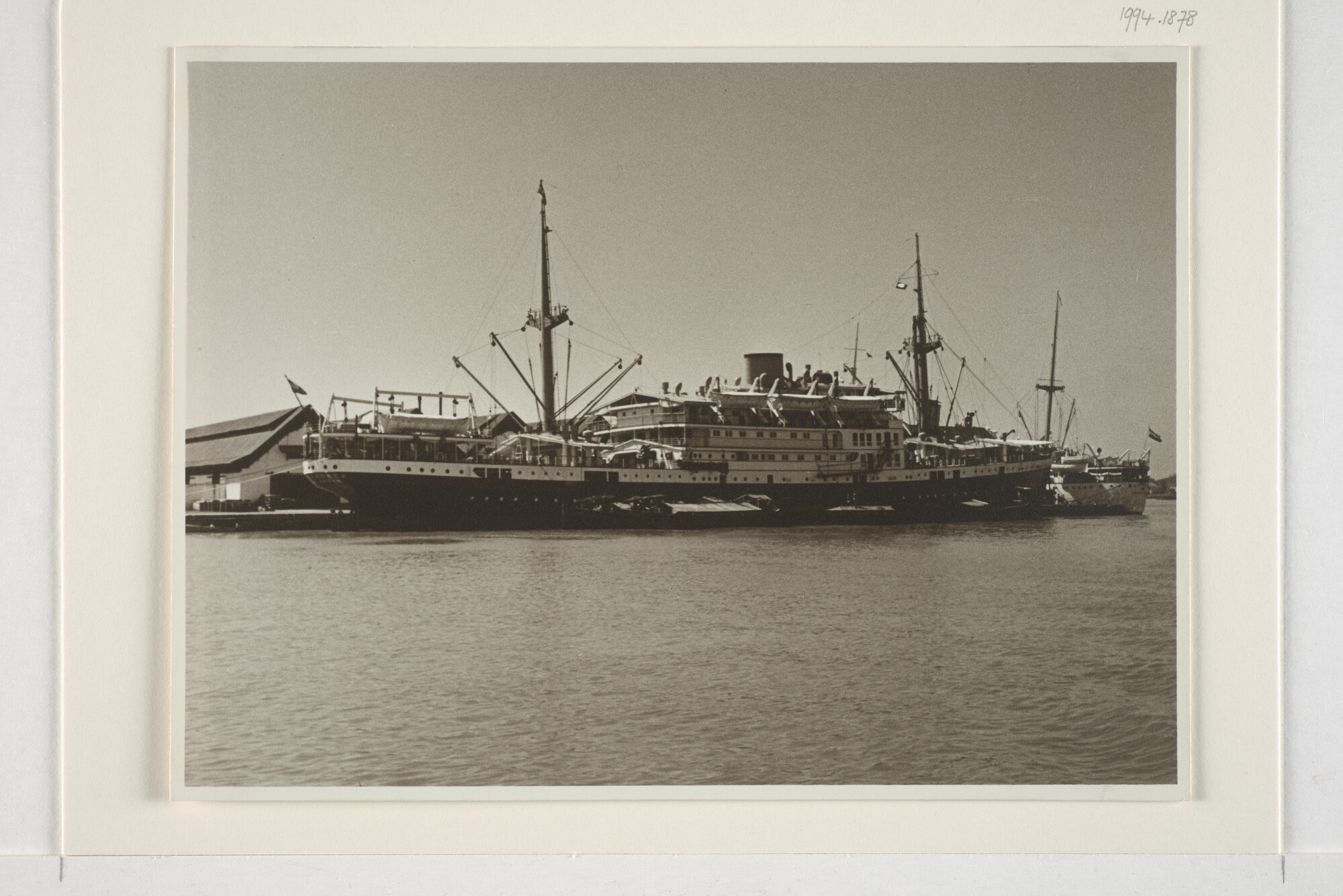 1994.1878; Fotos van ms. Van Riebeeck van de KPM [...]; fotoreportage