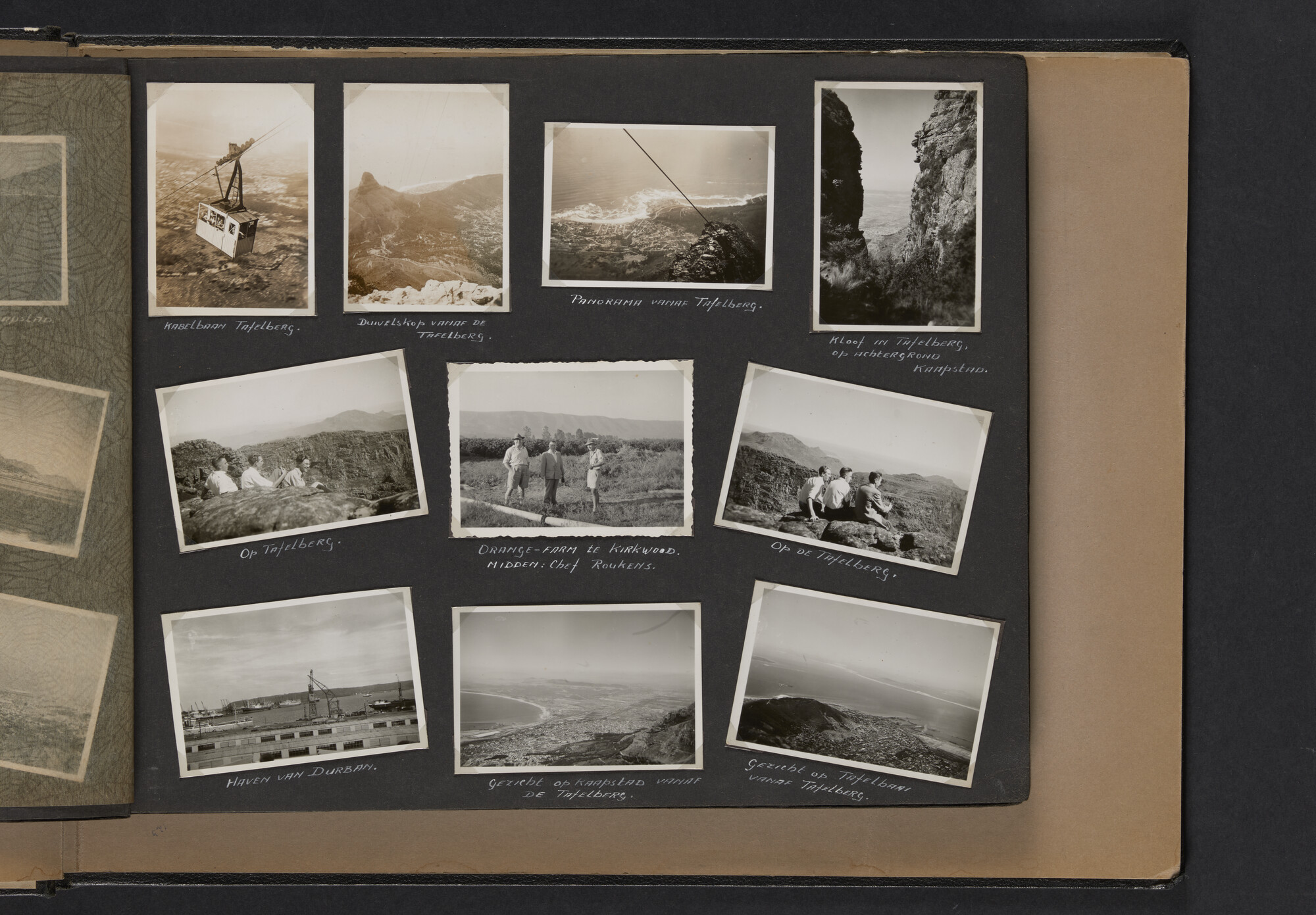 2021.0010; Fotoalbum van Joost Ossewaarde, radiotelegrafist, van reizen op diverse schepen van 1953 t/m 1958; fotoalbum