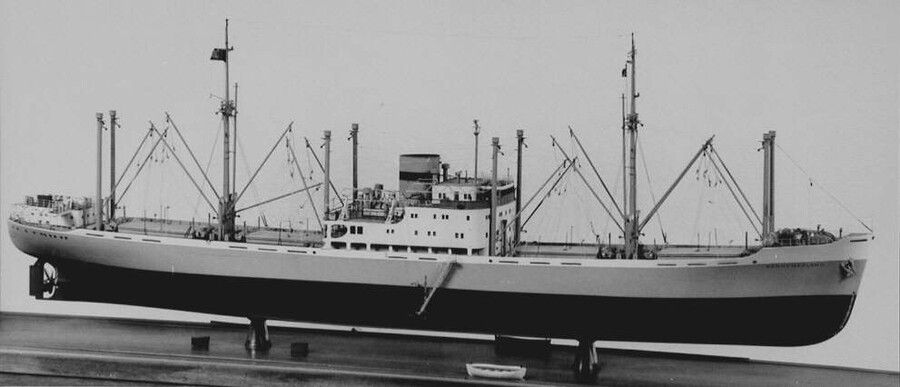 RB.1477; Model van het vrachtschip ms. Kennemerland; scheepsmodel