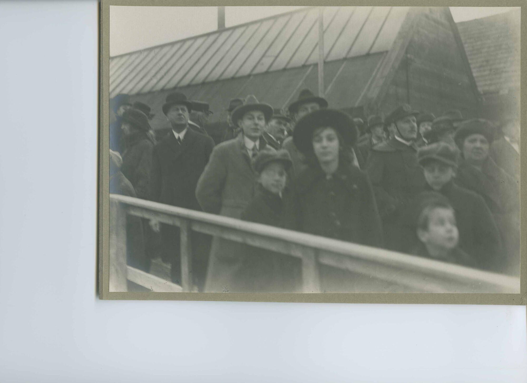 S.5444(0540)5; Foto van de tewaterlating van het onderzeeboot-moederschip Hr.Ms. Pelikaan; foto